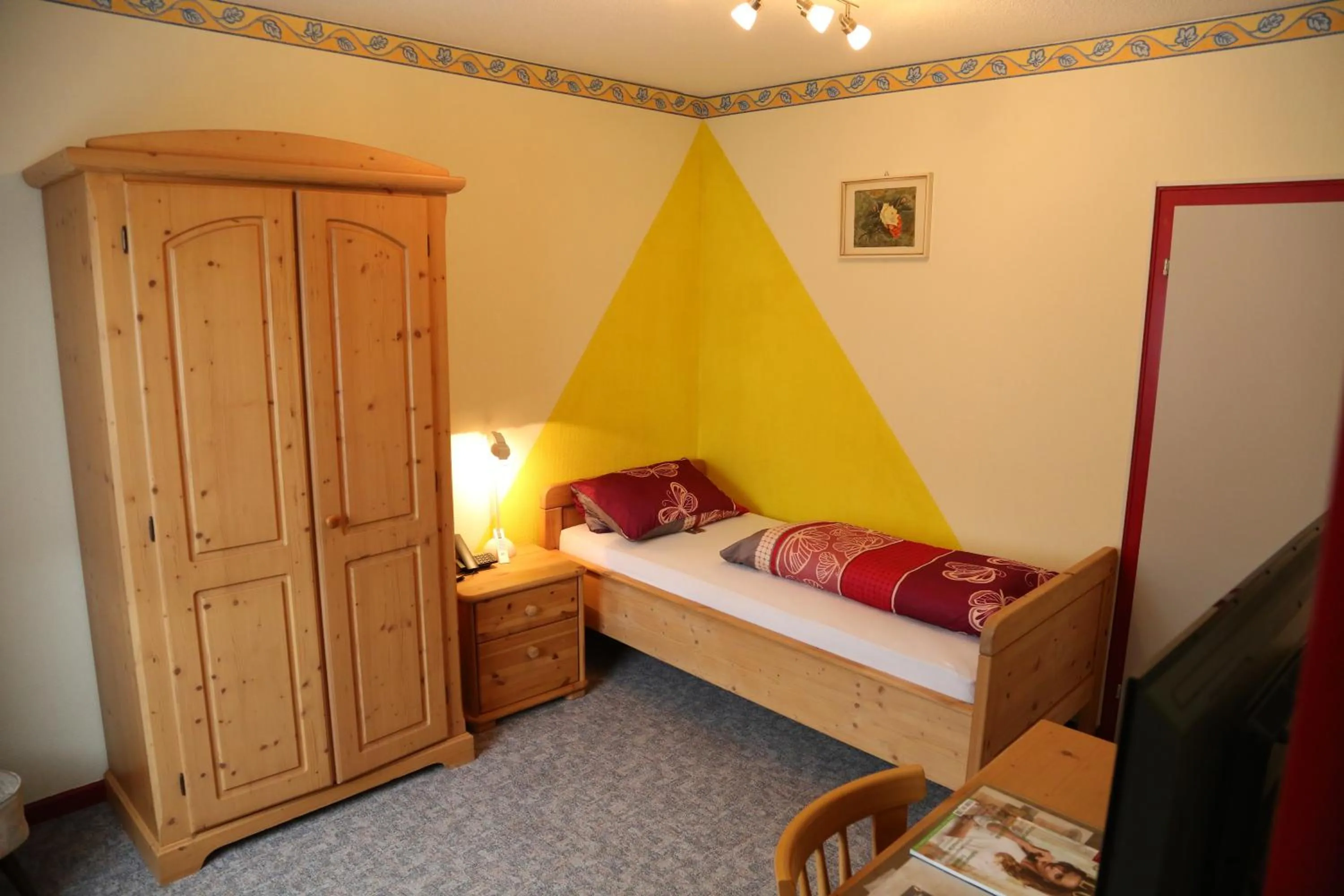 Photo of the whole room, Bed in Hotel Bechtel