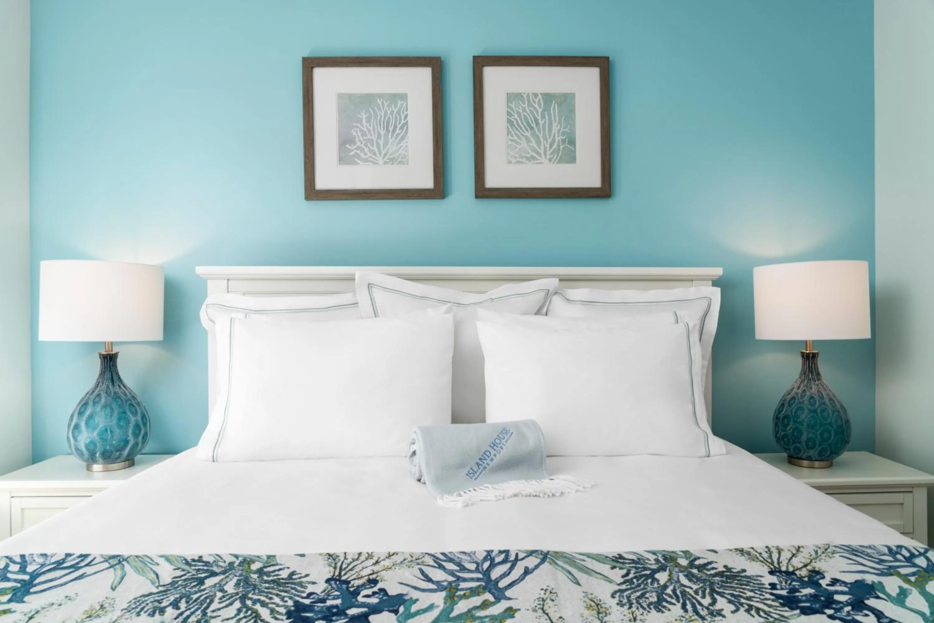 Bedroom, Bed in Island House Newport