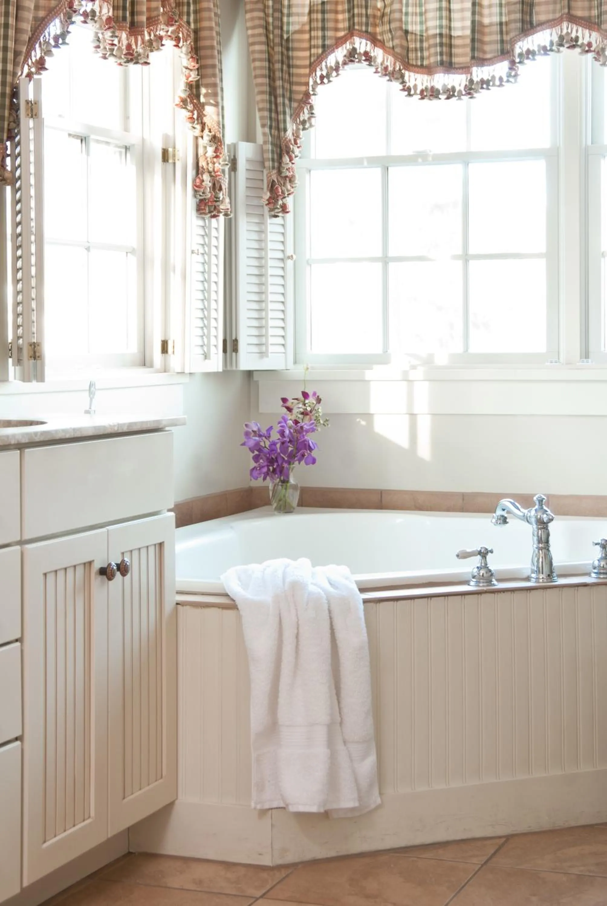 Bathroom in Wayside Inn Bed and Breakfast