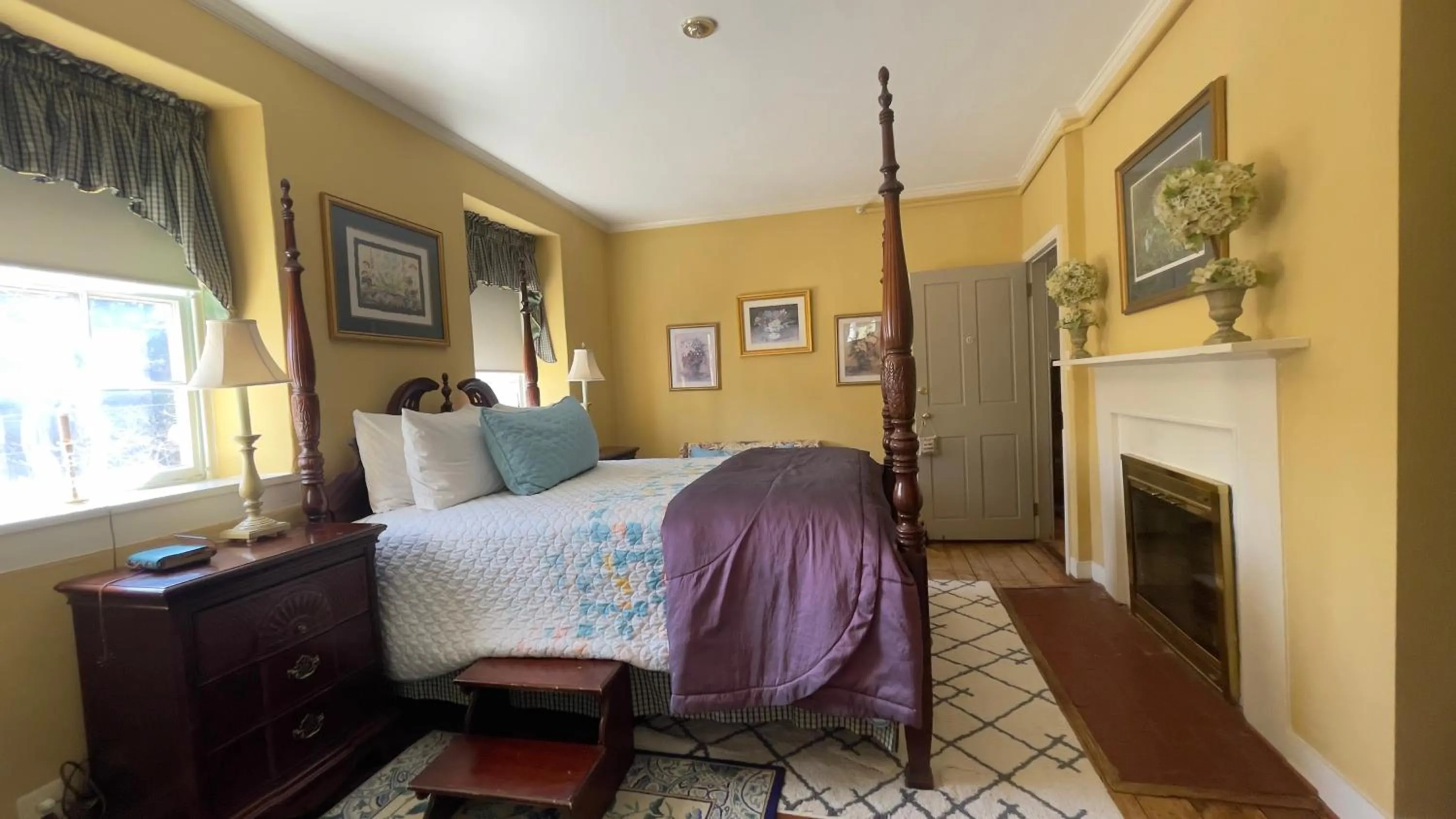 Bed in Wayside Inn Bed and Breakfast