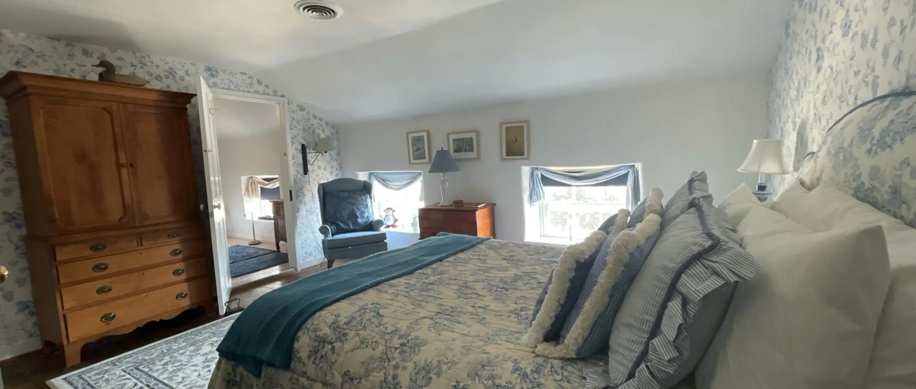 Bed in Wayside Inn Bed and Breakfast