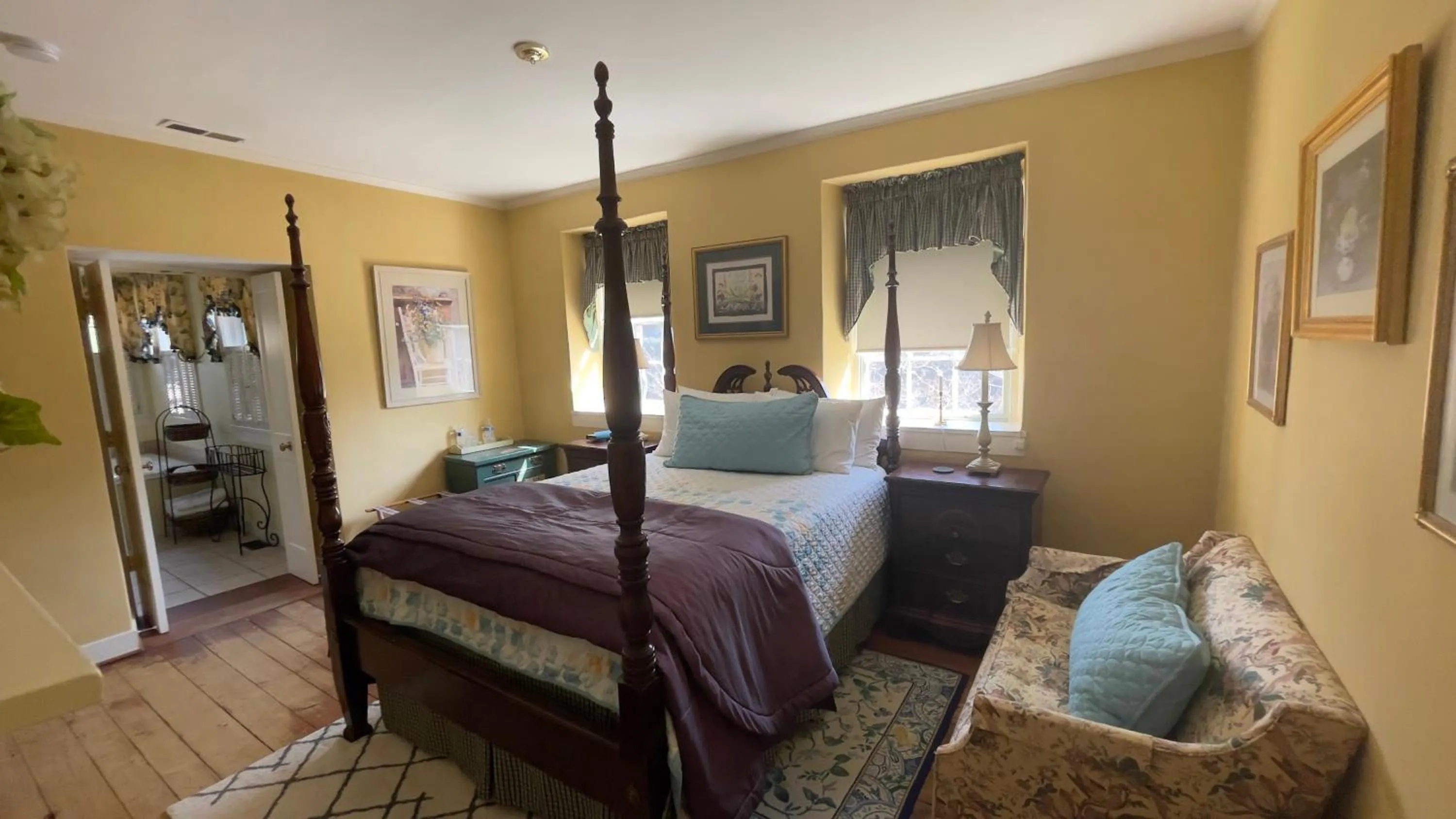 Bed in Wayside Inn Bed and Breakfast