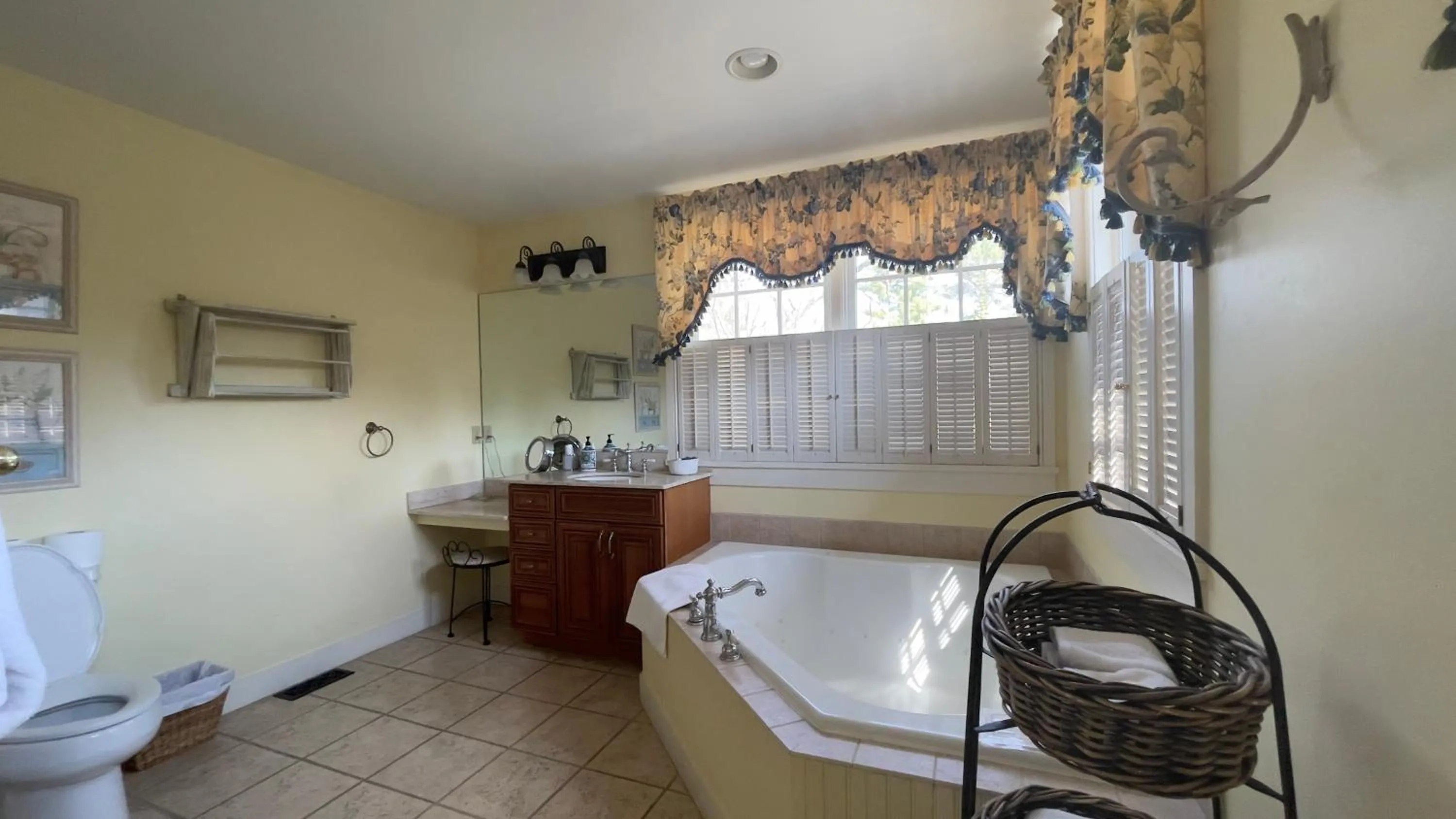 Wayside Inn Bed and Breakfast