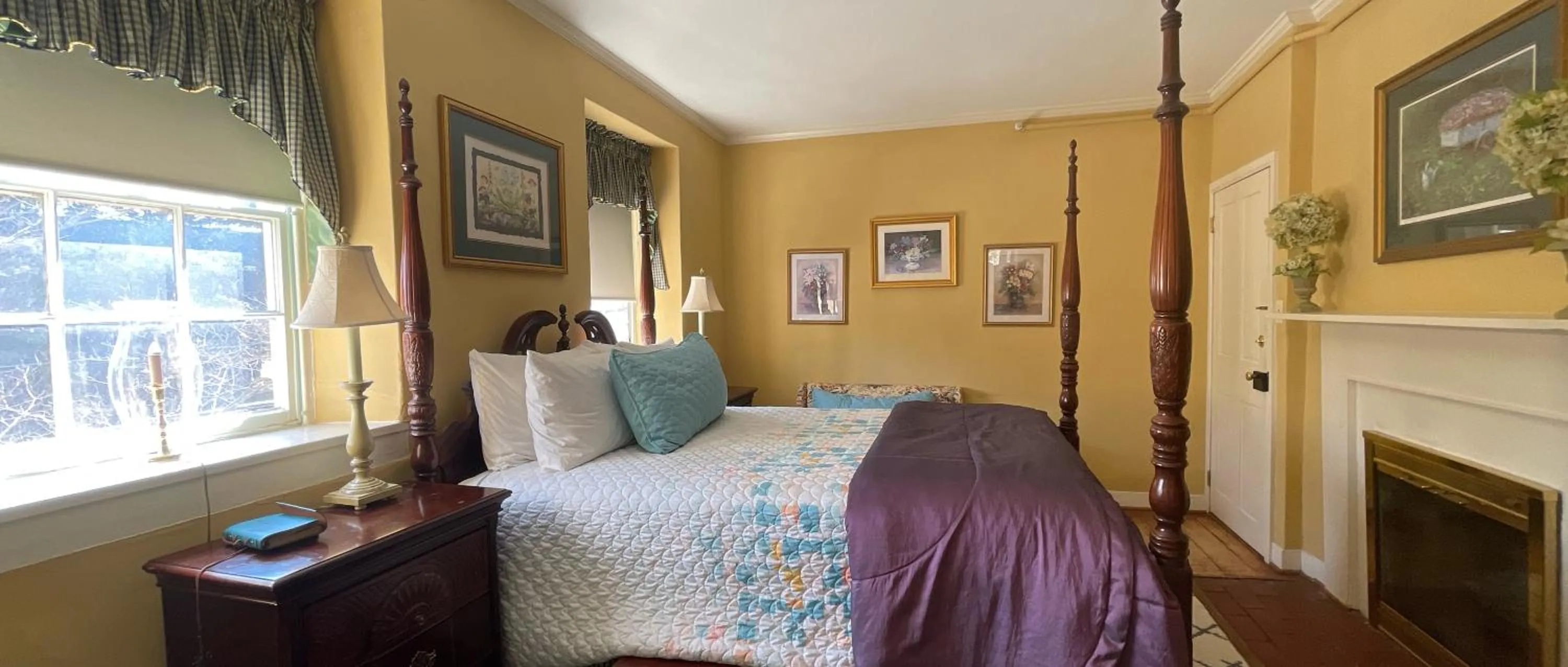 Bed in Wayside Inn Bed and Breakfast