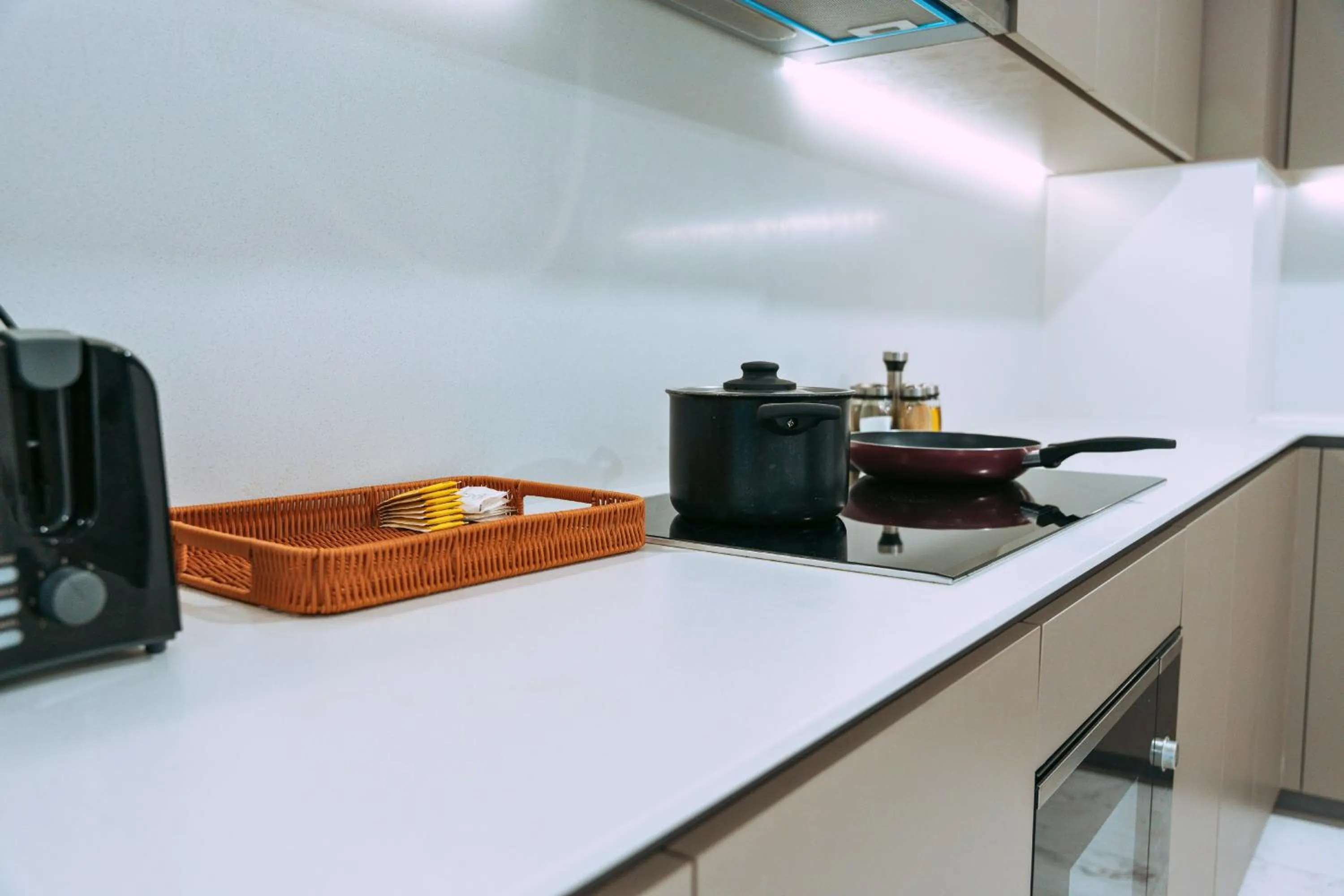 Kitchen or kitchenette in Eaton Residence Yemala