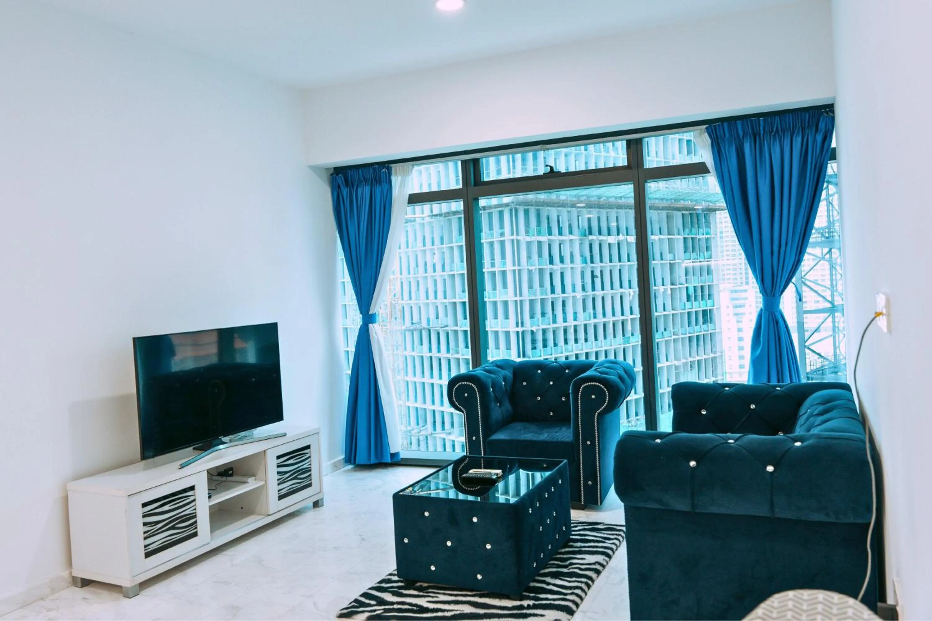 TV and multimedia in Eaton Residence Yemala