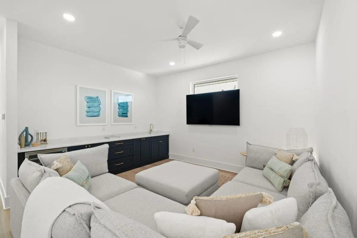 TV and multimedia in Akoya House at The Gemma by Brightwild