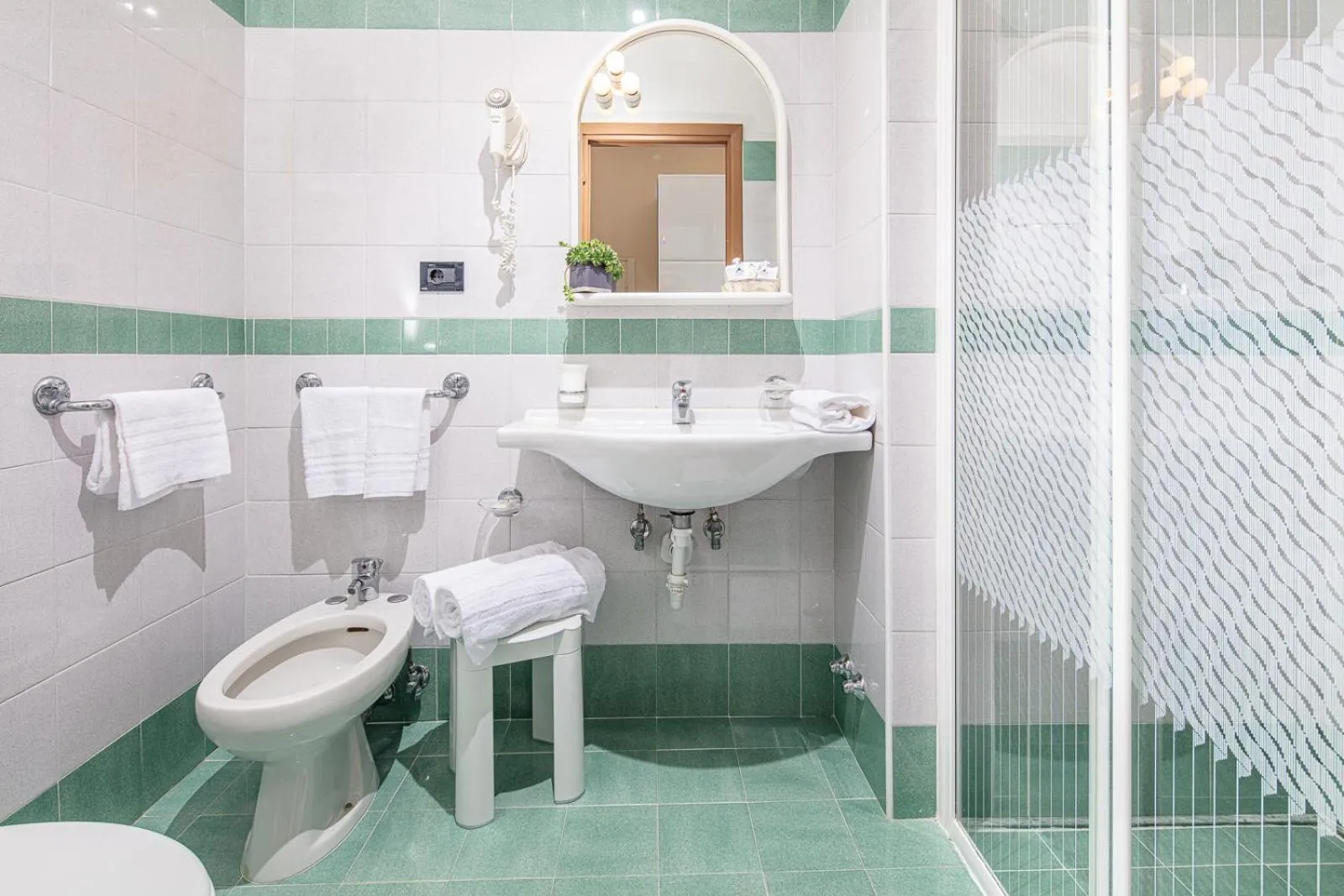 Shower in Hotel Royal