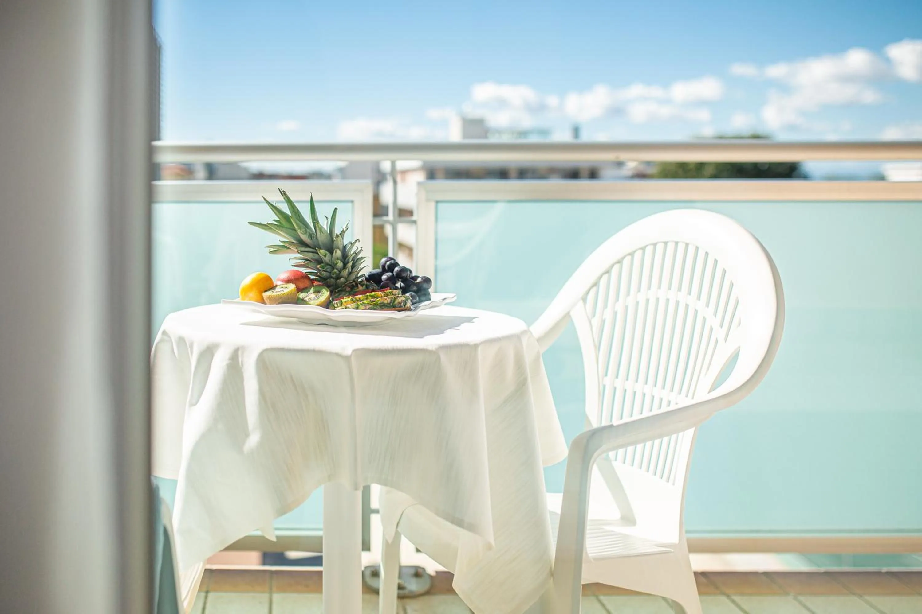 Restaurant/places to eat in Hotel Royal