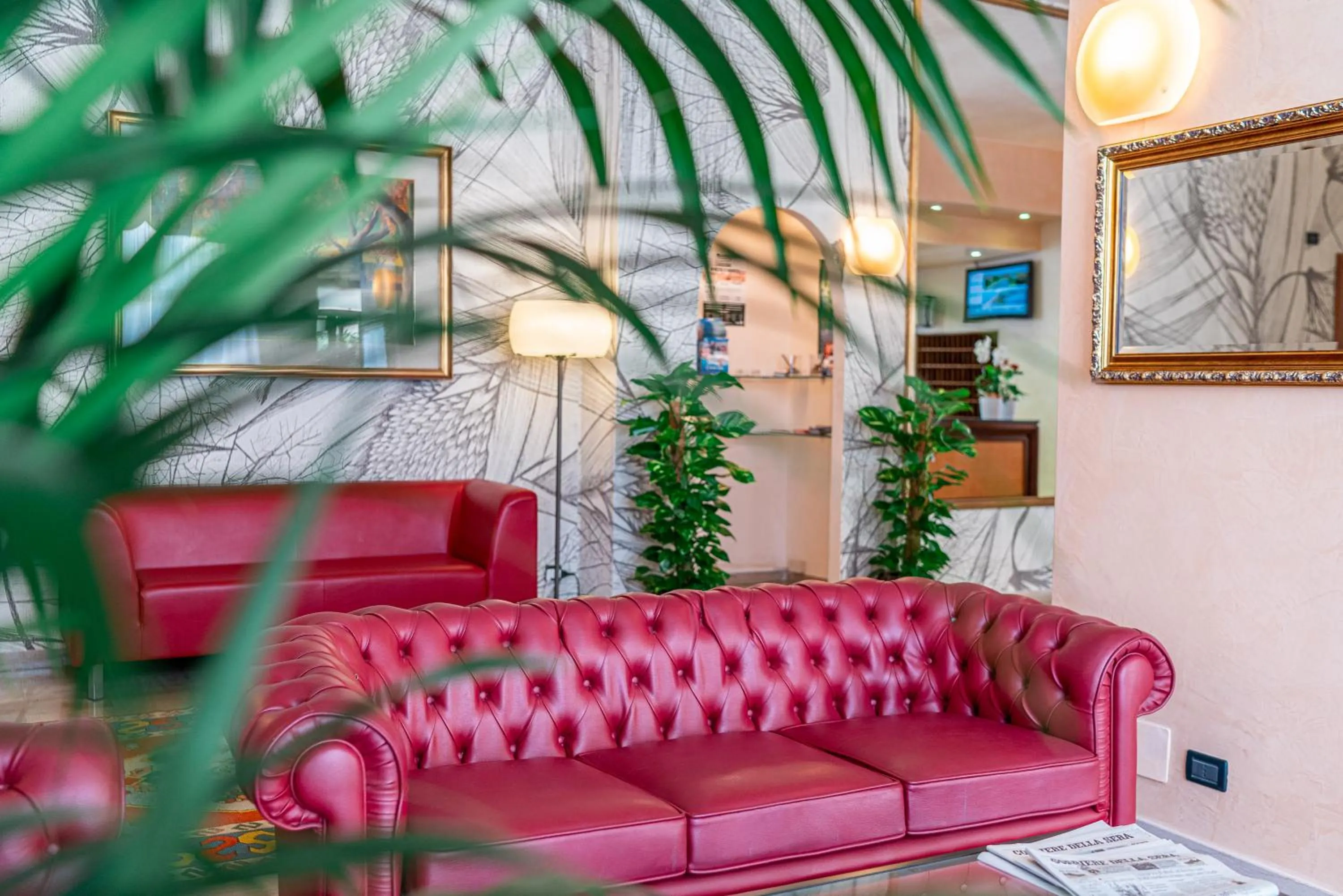 Restaurant/places to eat in Hotel Royal