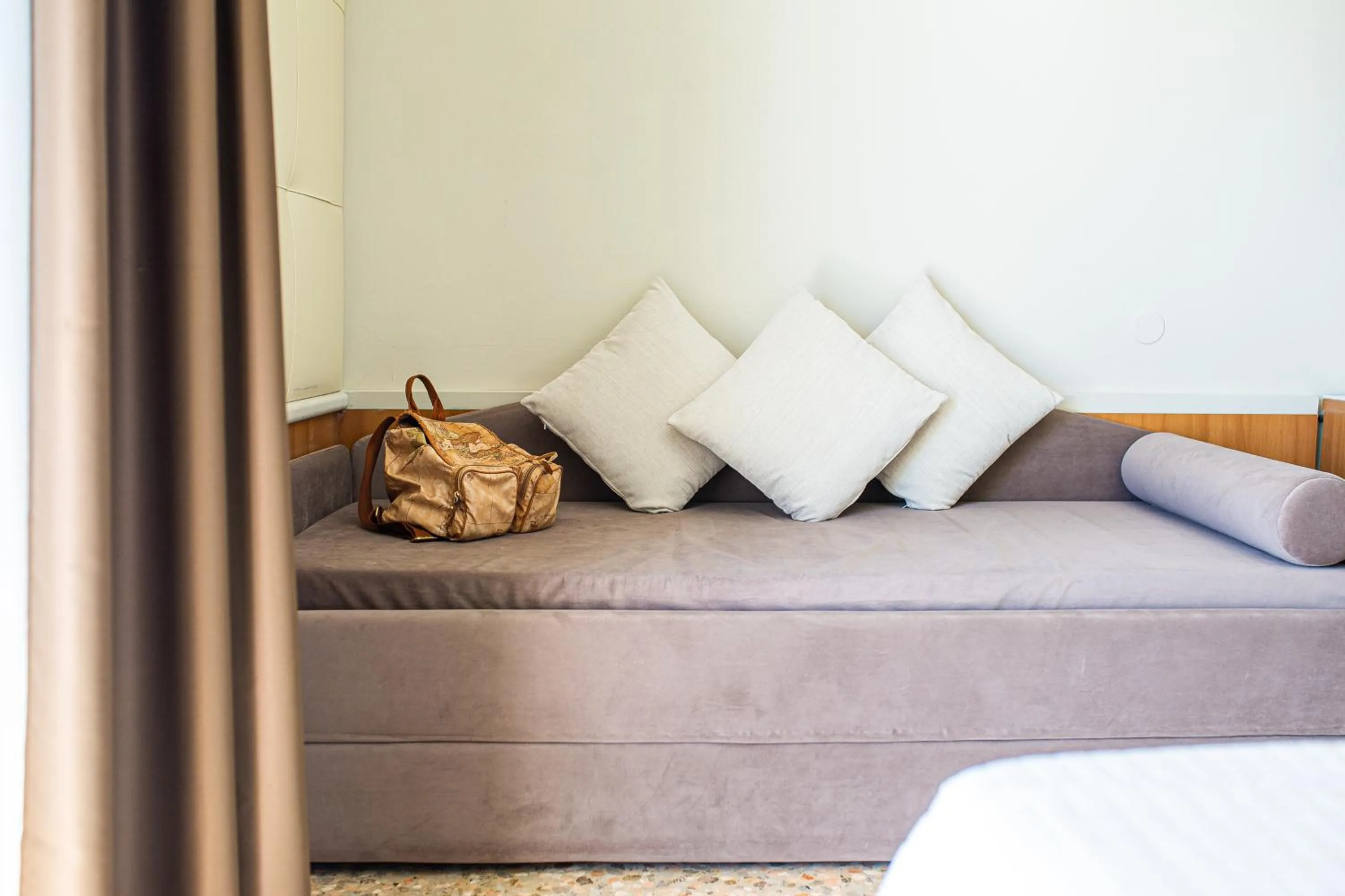 Restaurant/places to eat in Hotel Royal