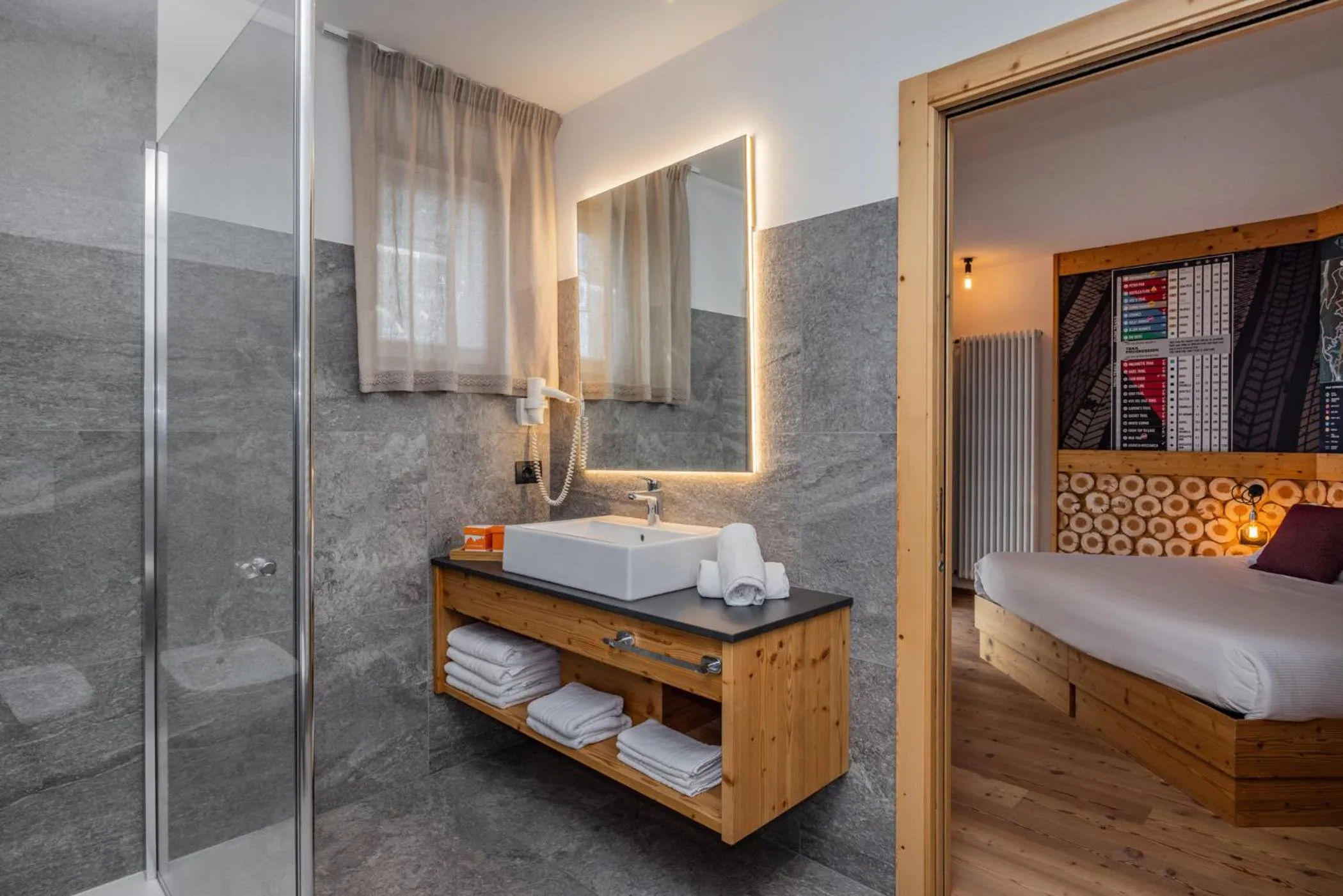 Shower, Bed in Rifugio La Montanara