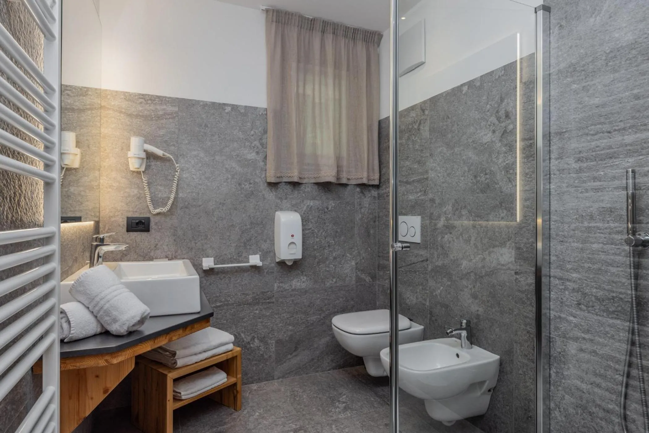 Shower in Rifugio La Montanara