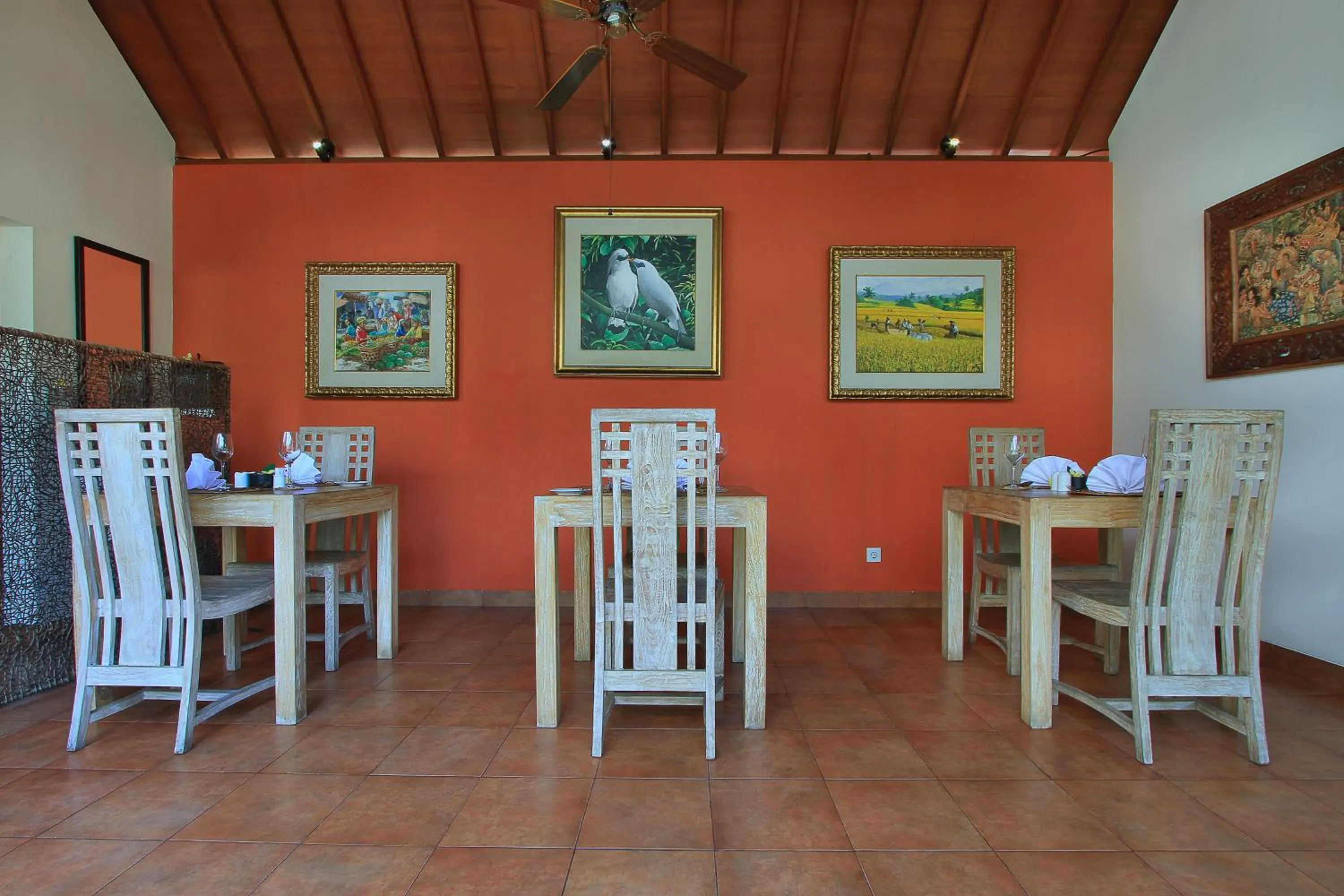 Restaurant/places to eat in Tebesaya Cottage by GenuineHost