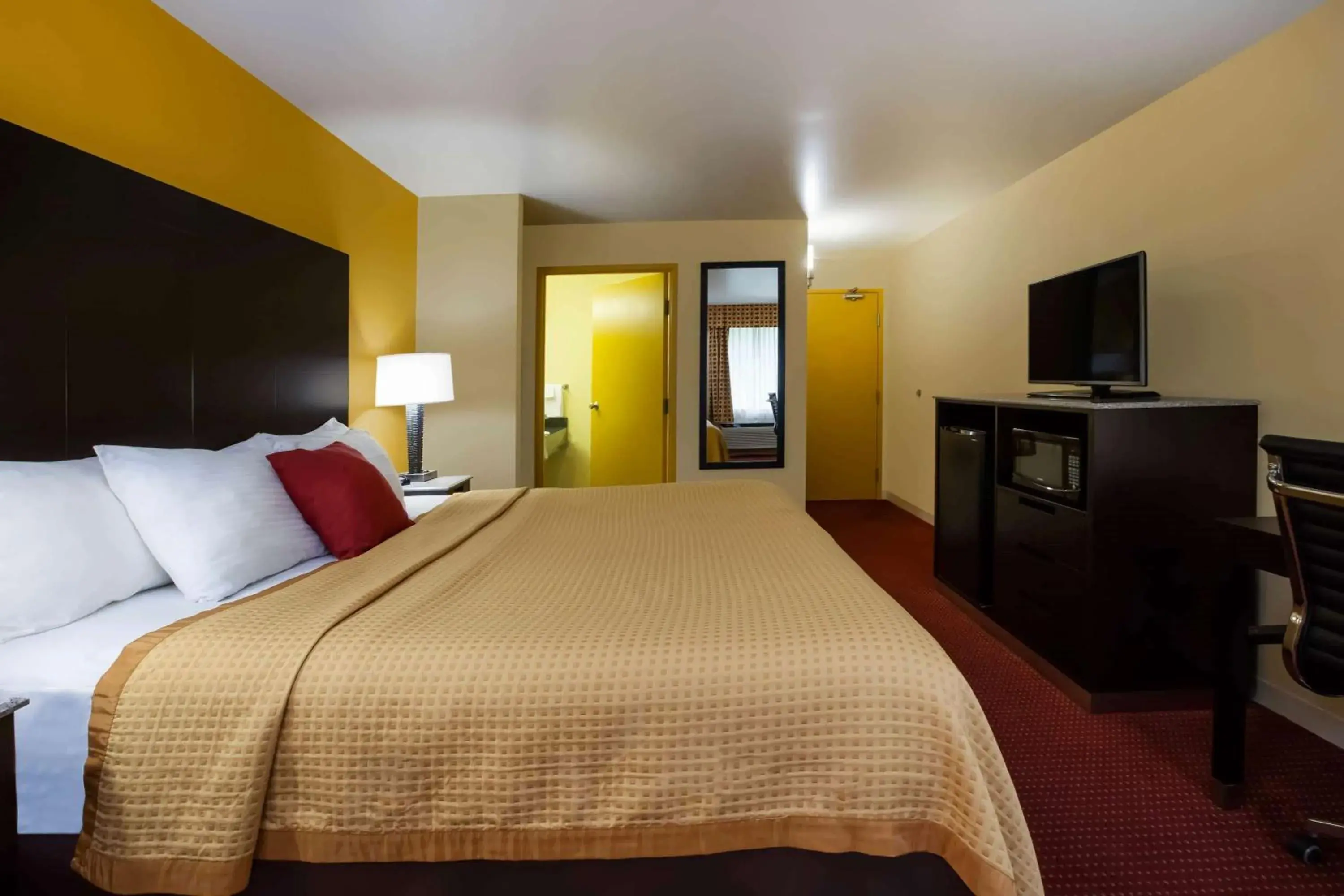 Photo of the whole room, Bed in Days Inn by Wyndham Donegal Photo of the whole room, Bed in Days Inn by Wyndham Donegal