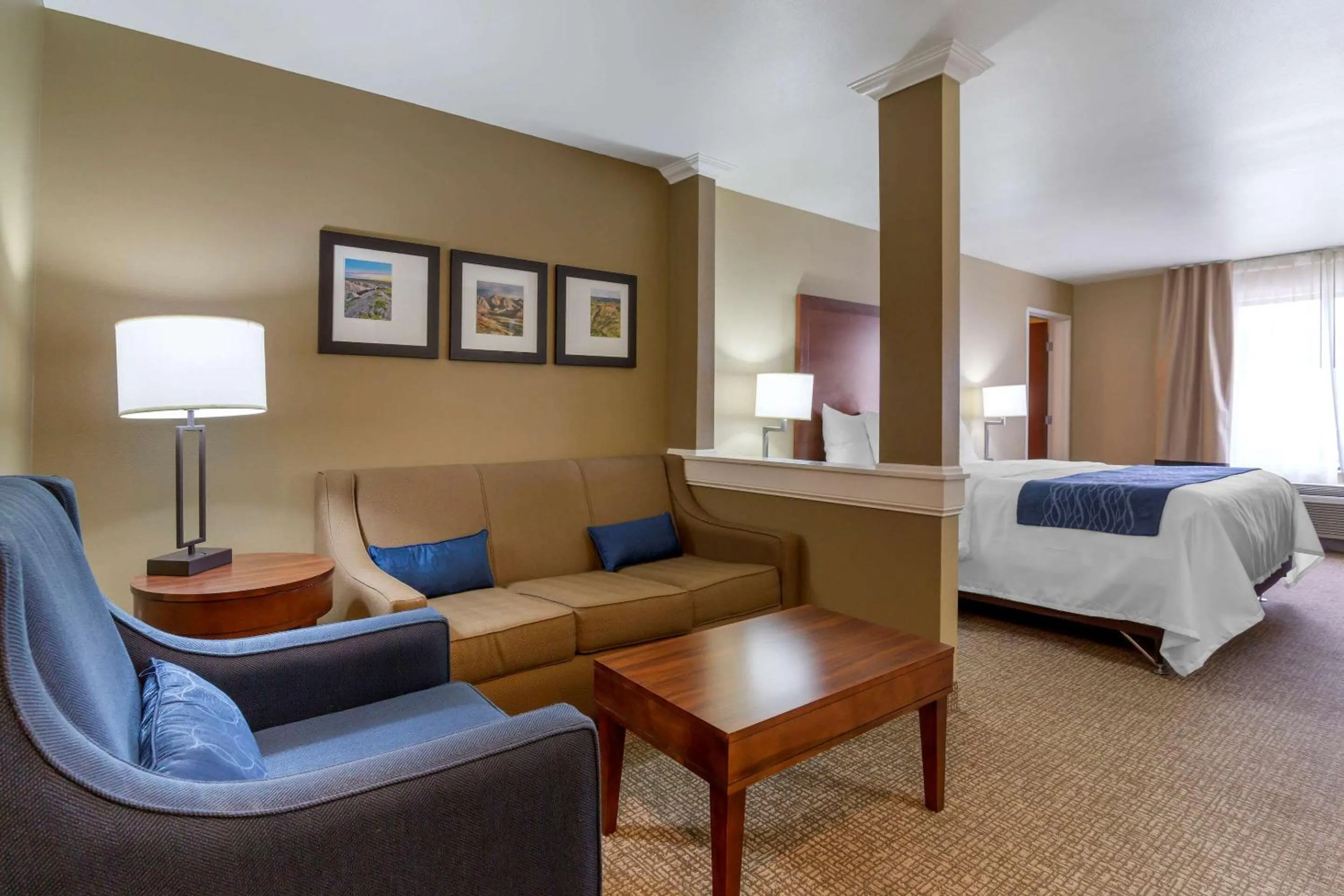 Photo of the whole room, Bed in Comfort Inn & Suites Mandan - Bismarck