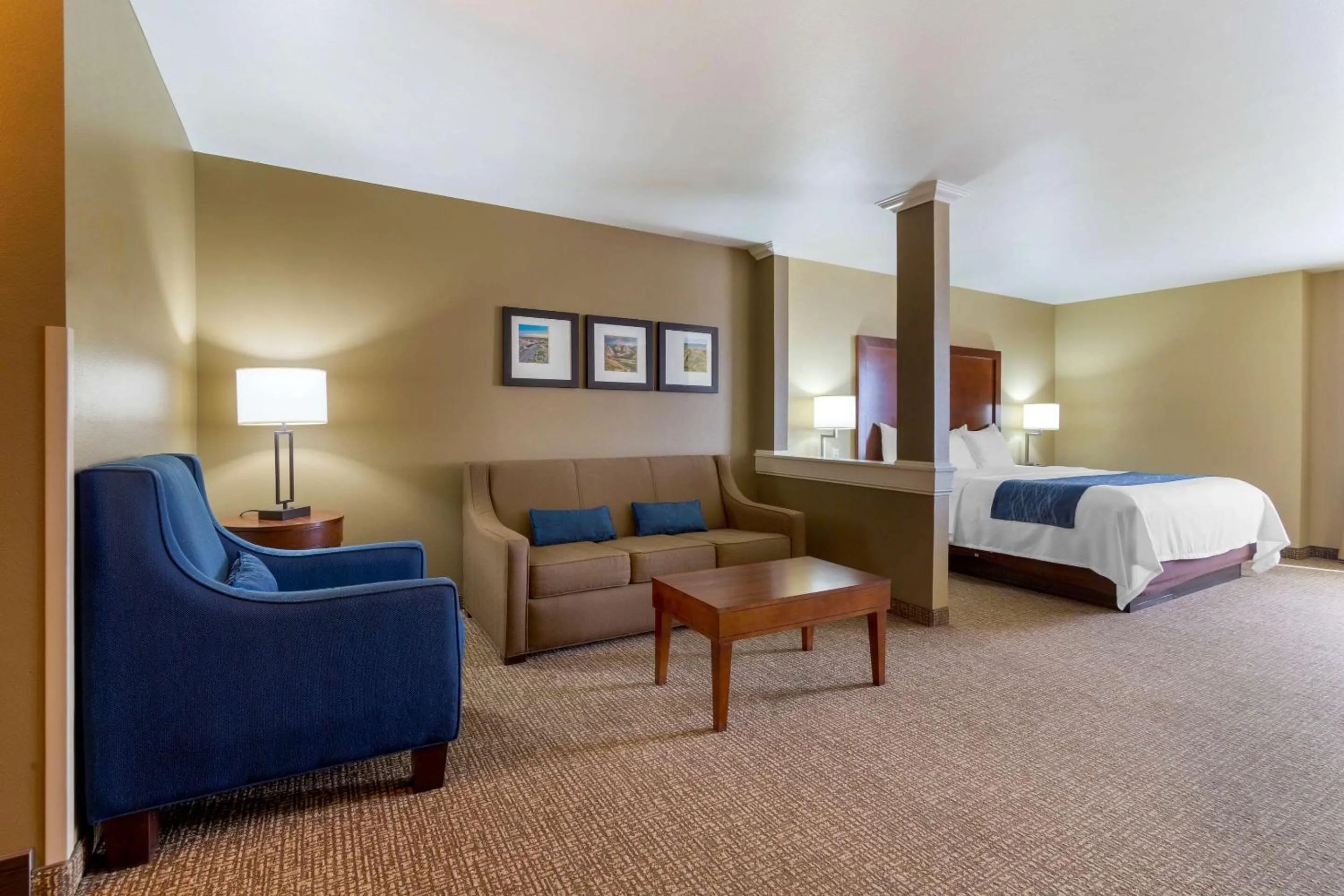 Photo of the whole room, Bed in Comfort Inn & Suites Mandan - Bismarck