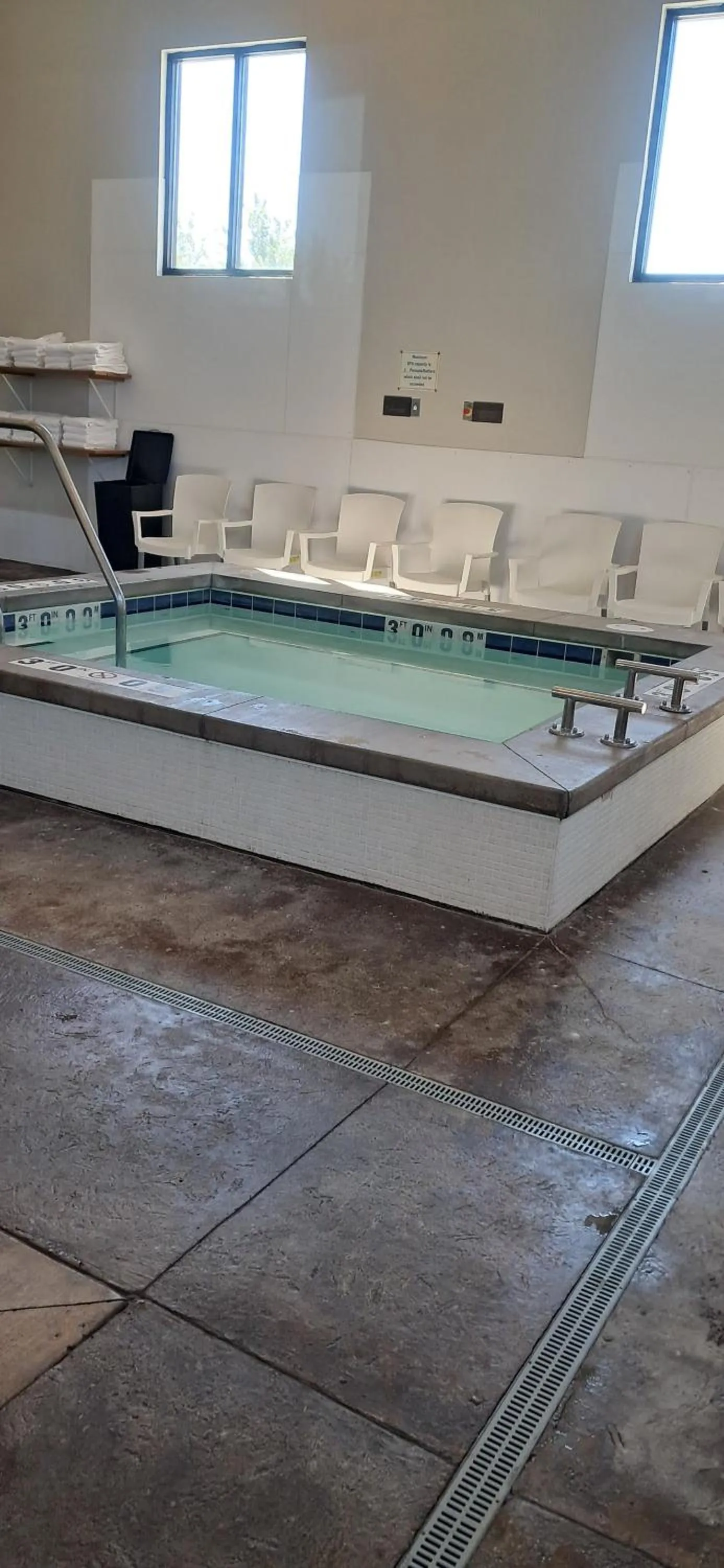Hot Tub in Comfort Inn & Suites Mandan - Bismarck