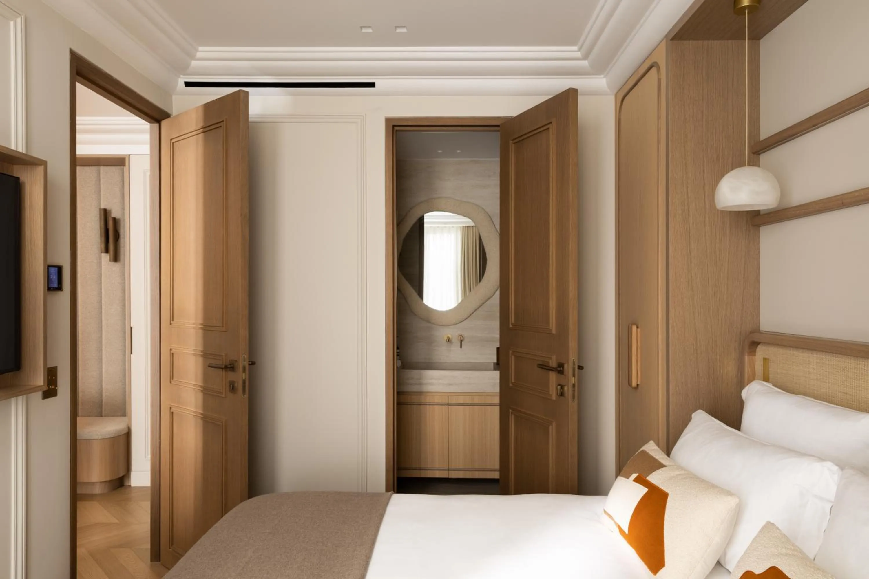 Bed in HIGHSTAY - Luxury Serviced Apartments - Bourse