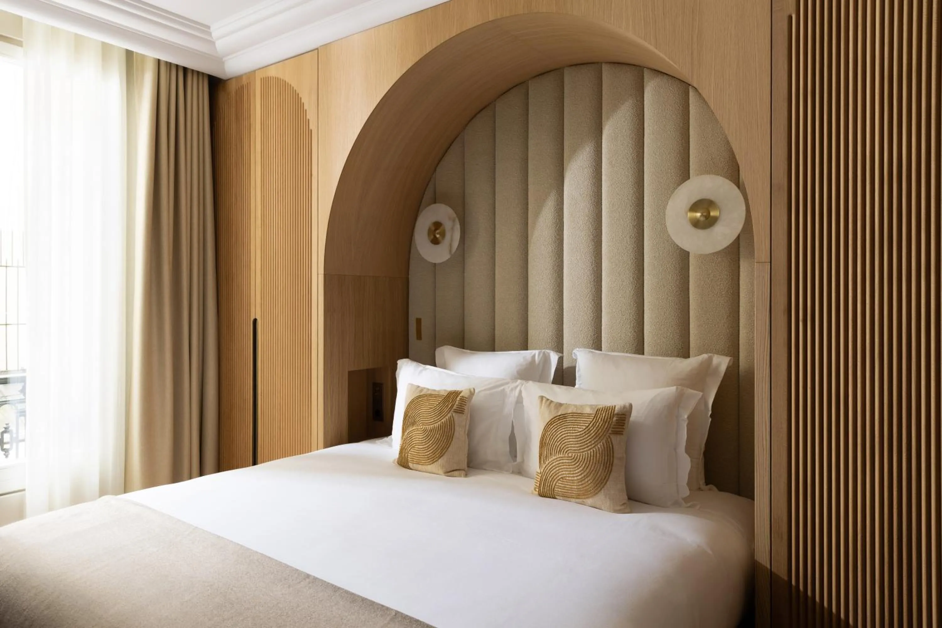 Bed in HIGHSTAY - Luxury Serviced Apartments - Bourse