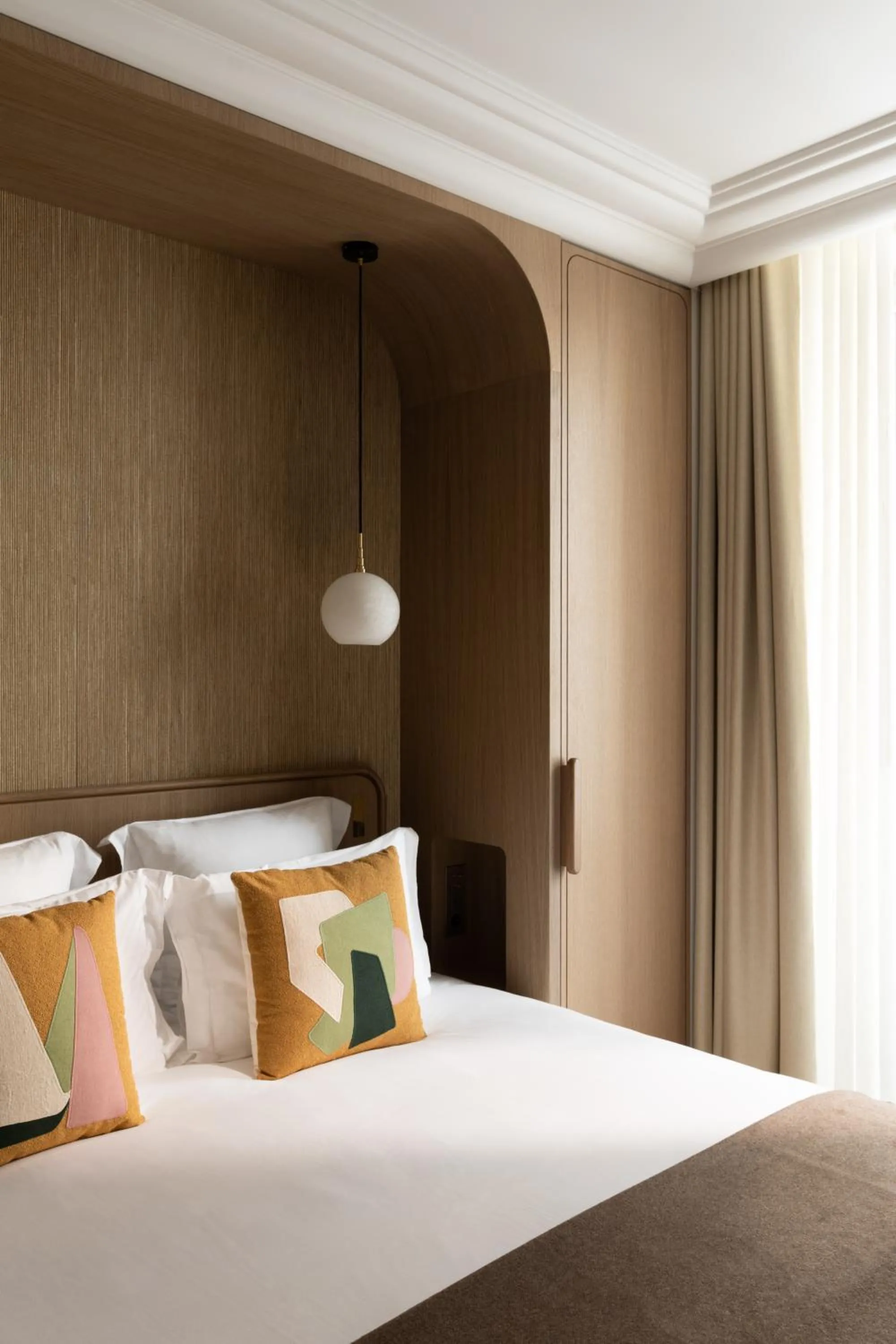 Bed in HIGHSTAY - Luxury Serviced Apartments - Bourse