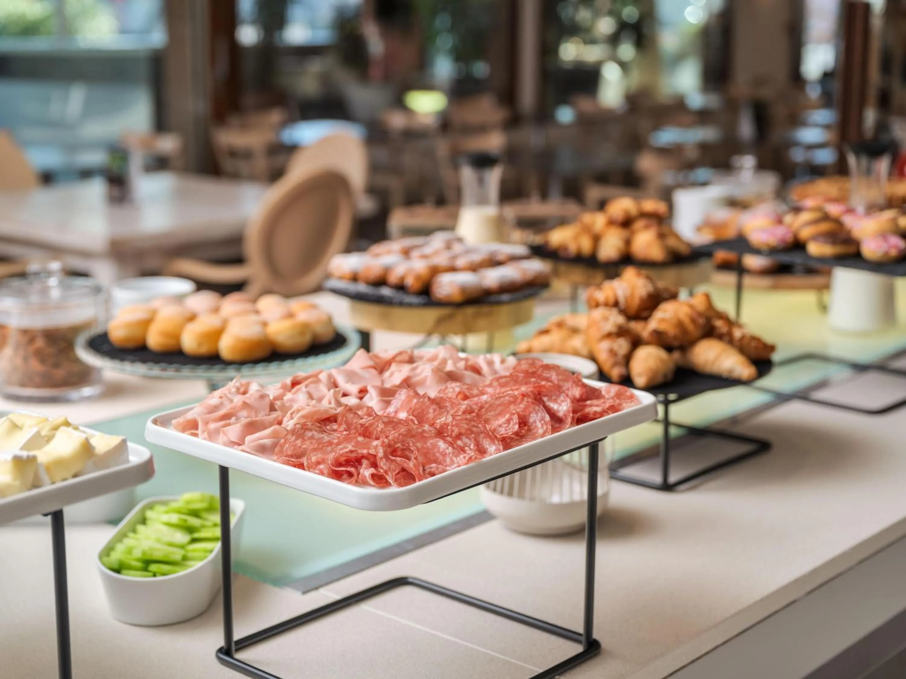 Restaurant/places to eat in B&B HOTEL Eurorest Conegliano