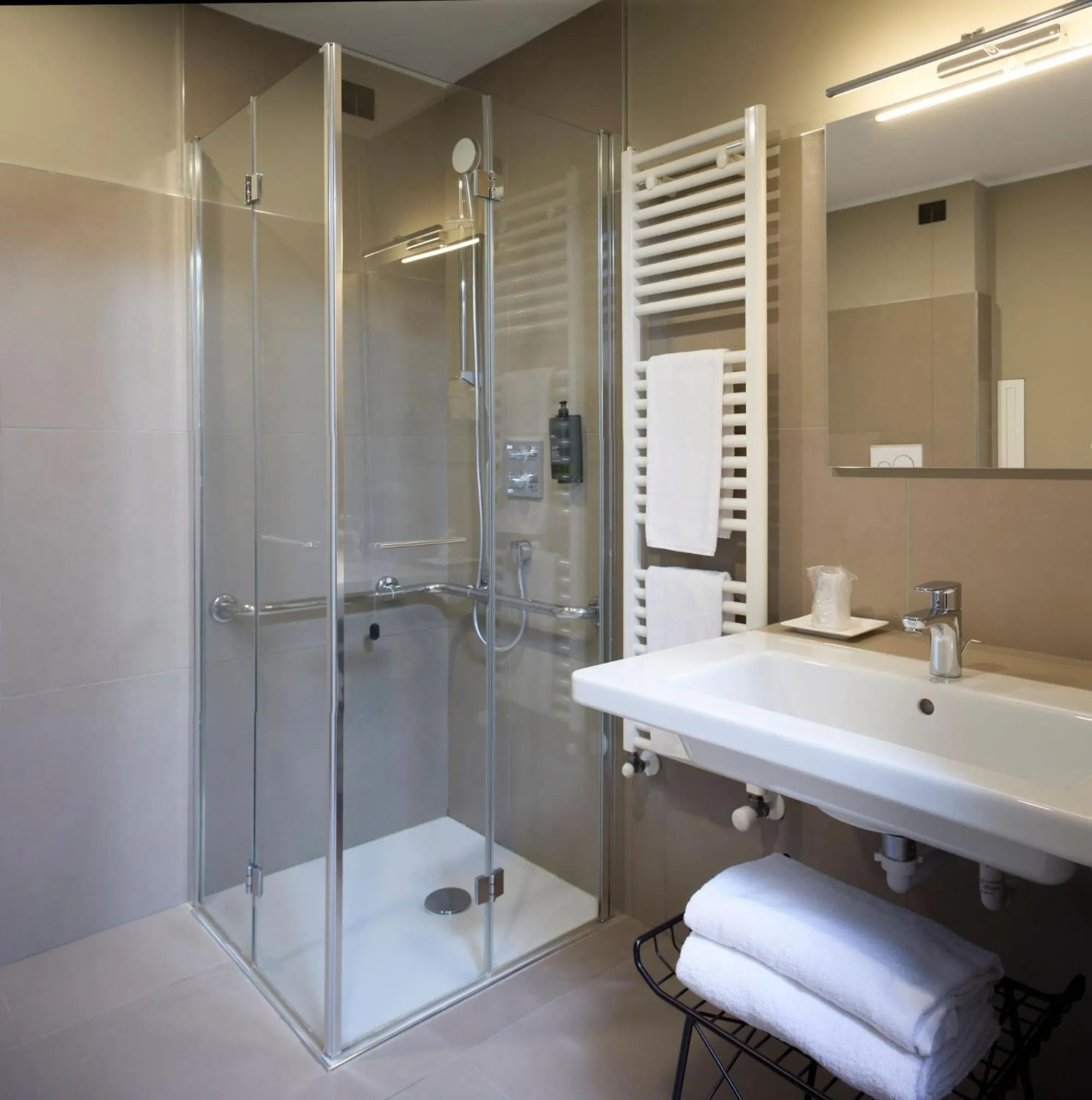 Bathroom in B&B HOTEL Eurorest Conegliano