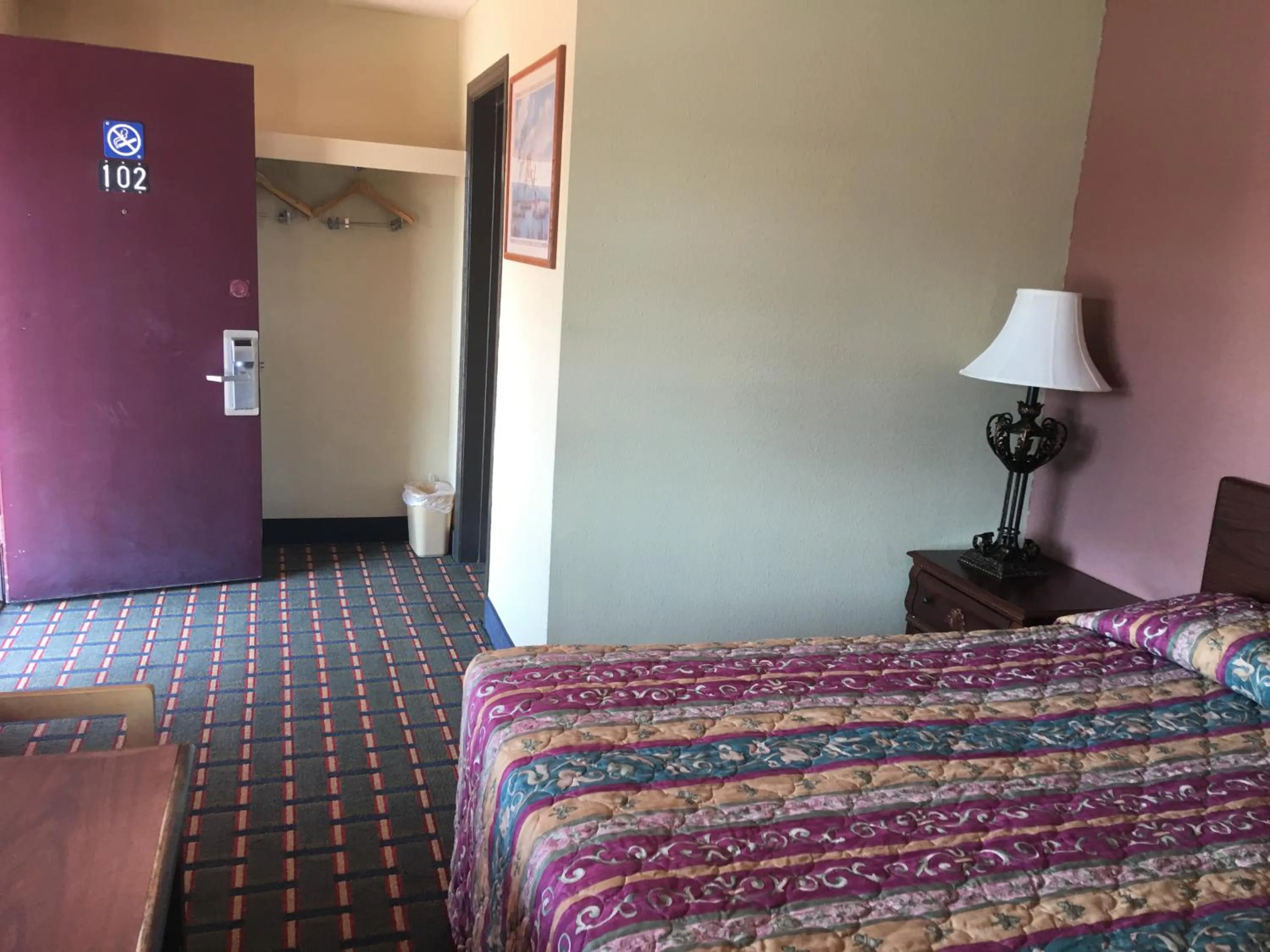 Photo of the whole room, Bed in Best Value Inn Motel Sandusky