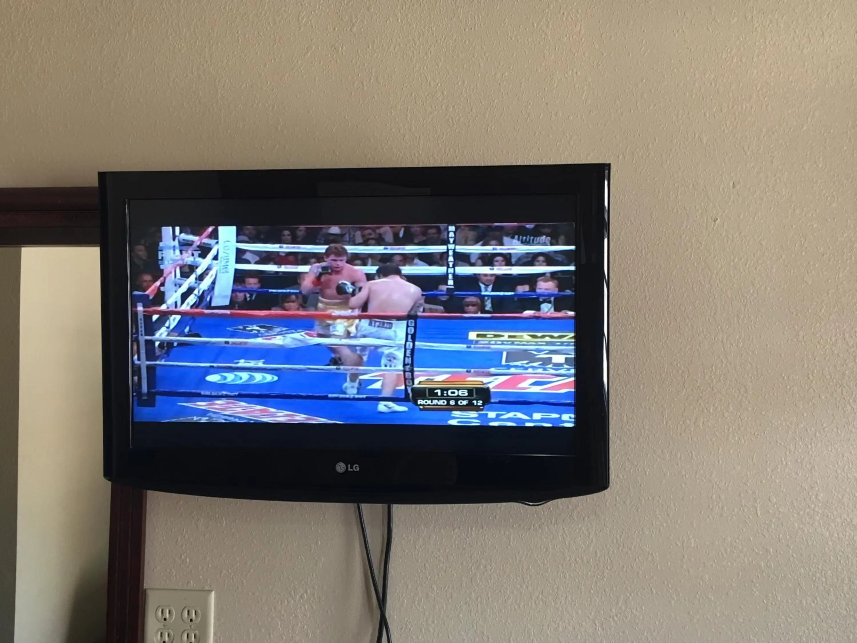 TV and multimedia in Best Value Inn Motel Sandusky