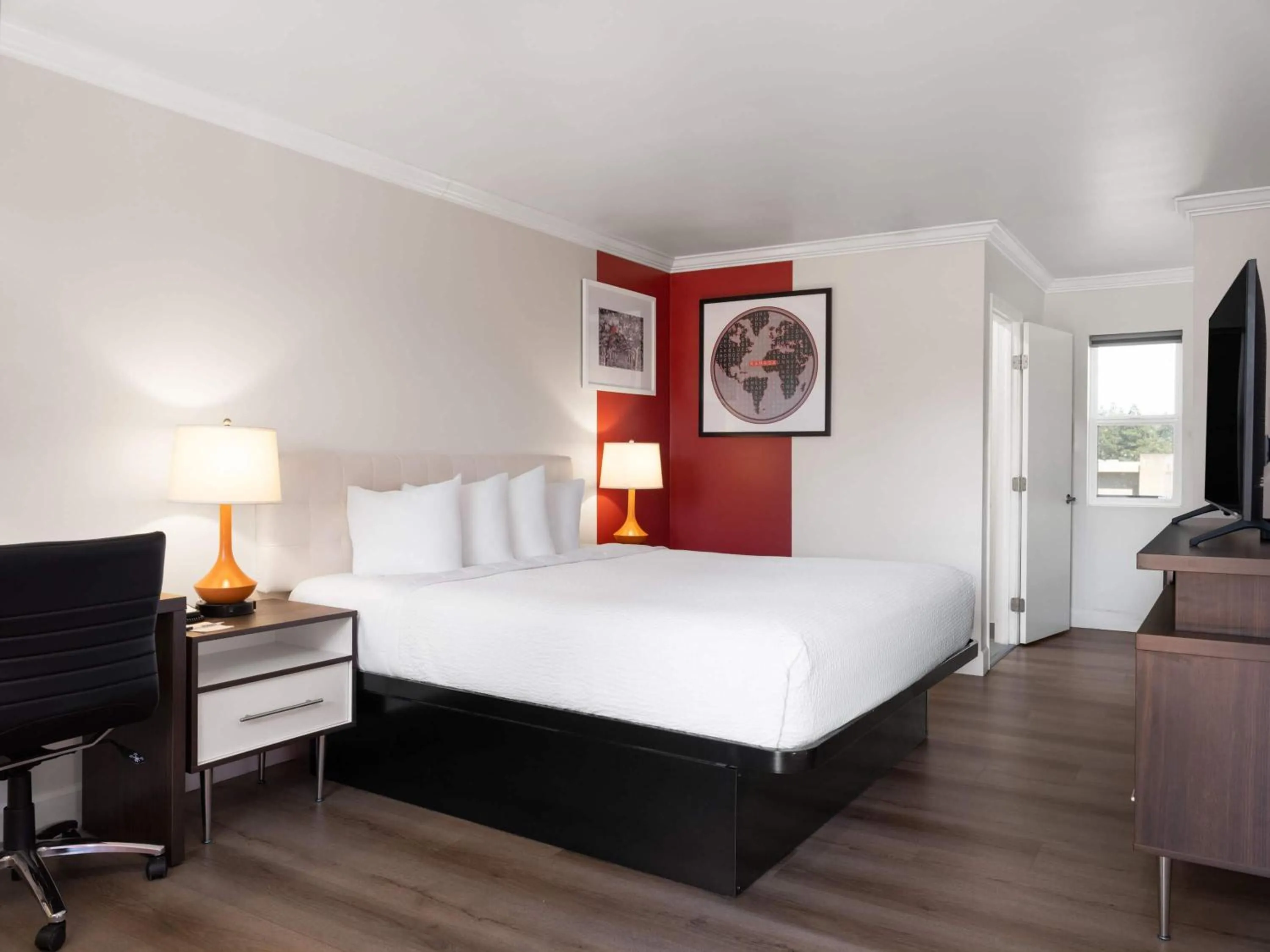 Photo of the whole room, Bed in Ramada by Wyndham San Diego Poway Miramar