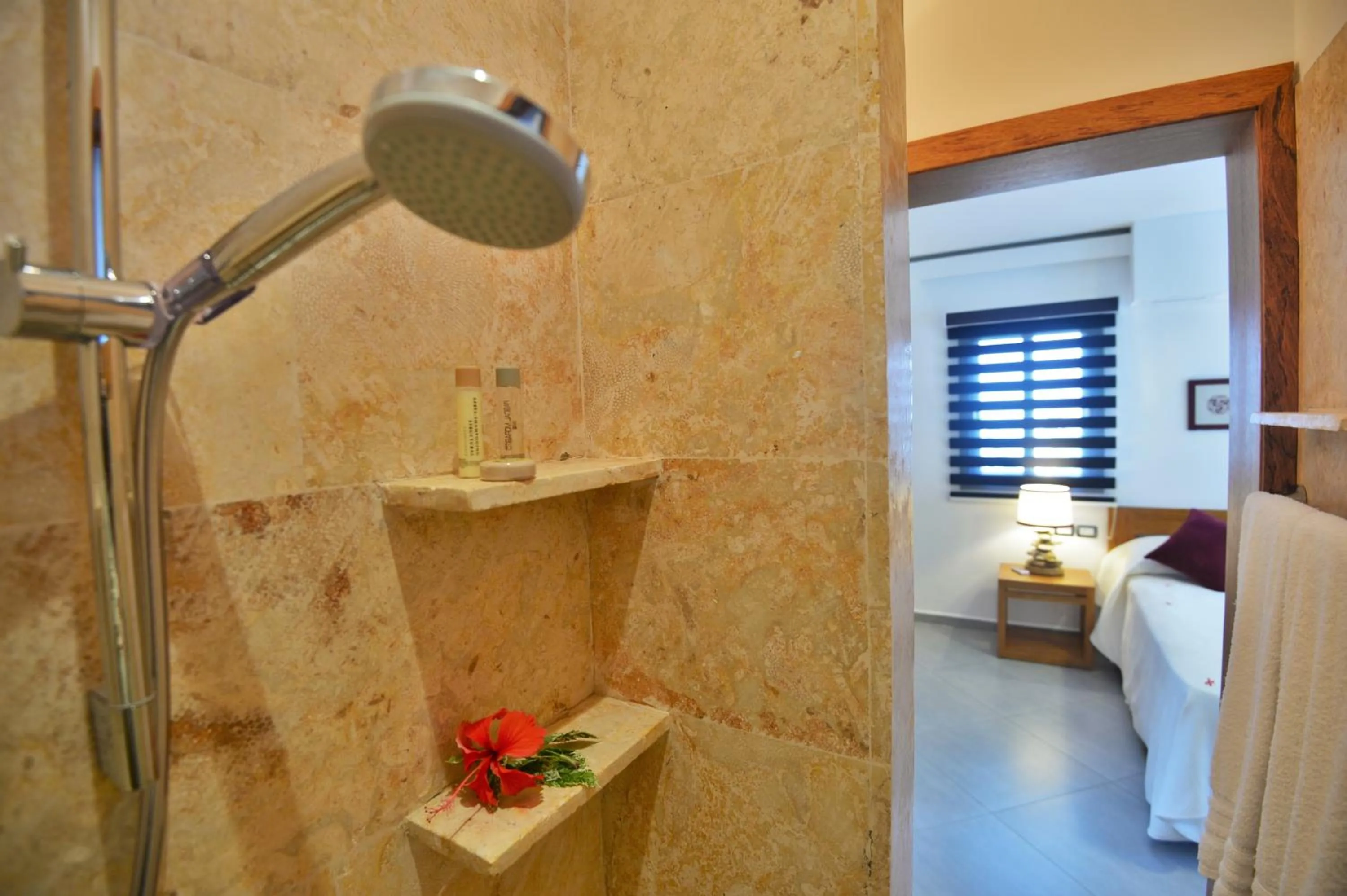 Bathroom, Bed in Aligio Apart-hotel & Spa - Las Terrenas