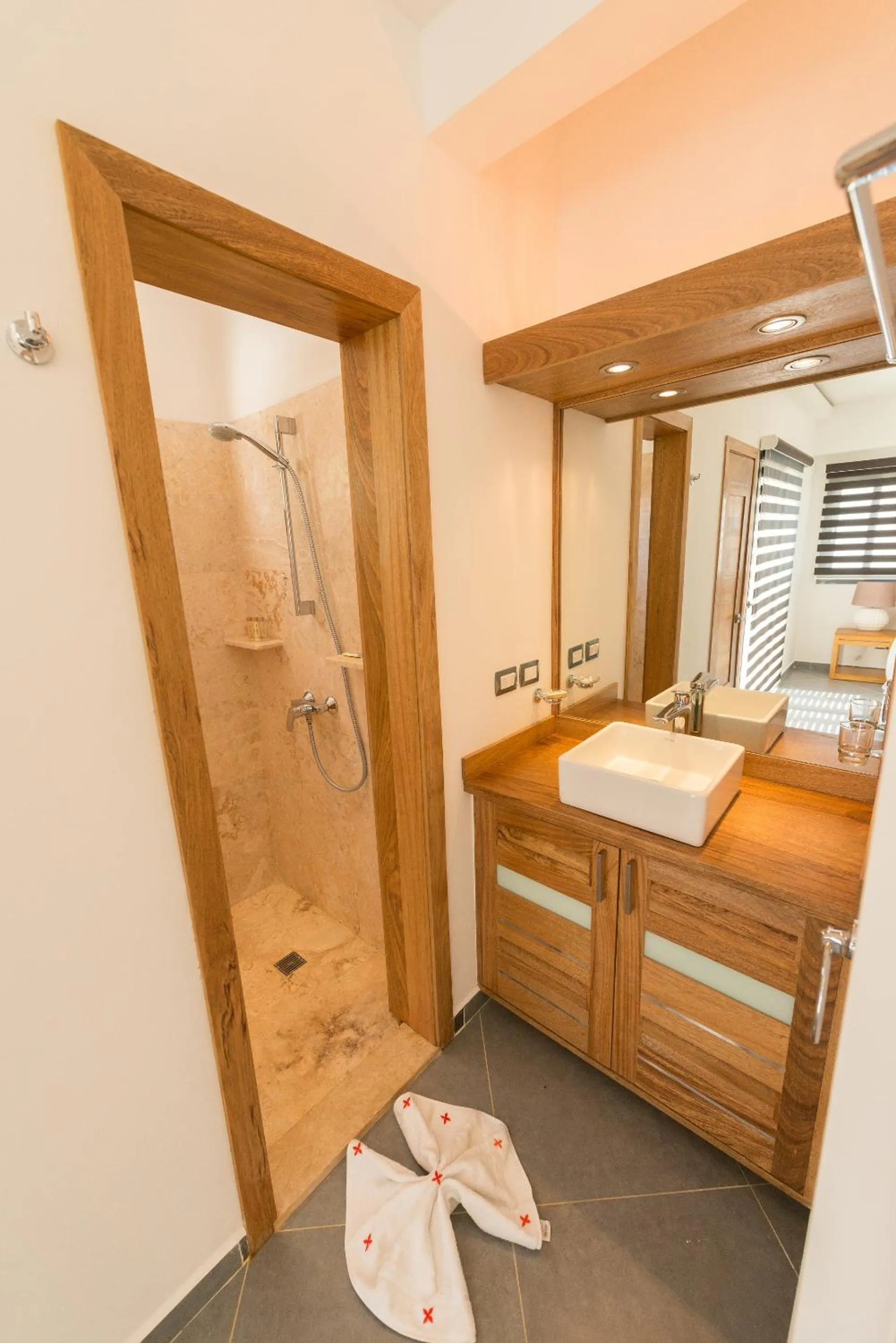 Bathroom, Bed in Aligio Apart-hotel & Spa - Las Terrenas