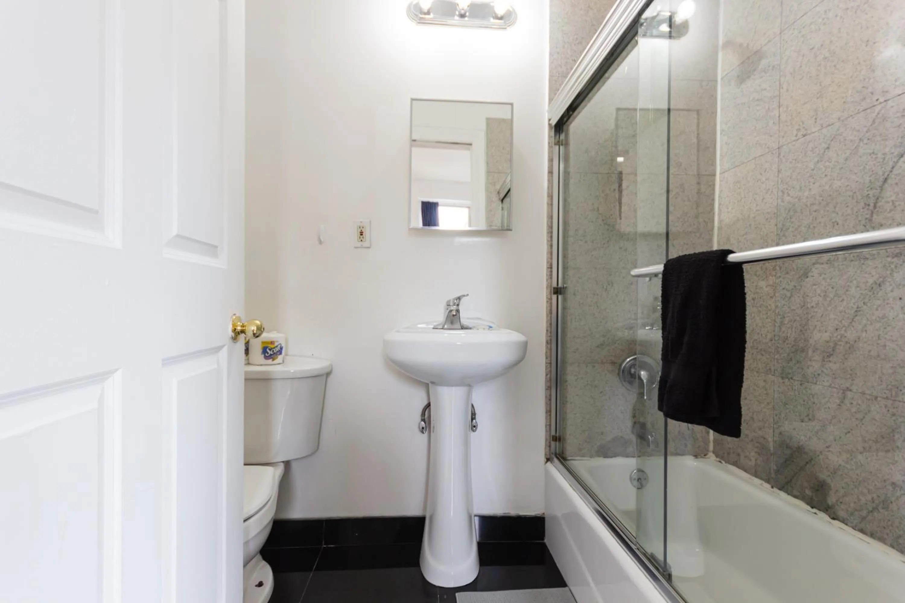 Bathroom in Studio Plus - Cozy Apartments