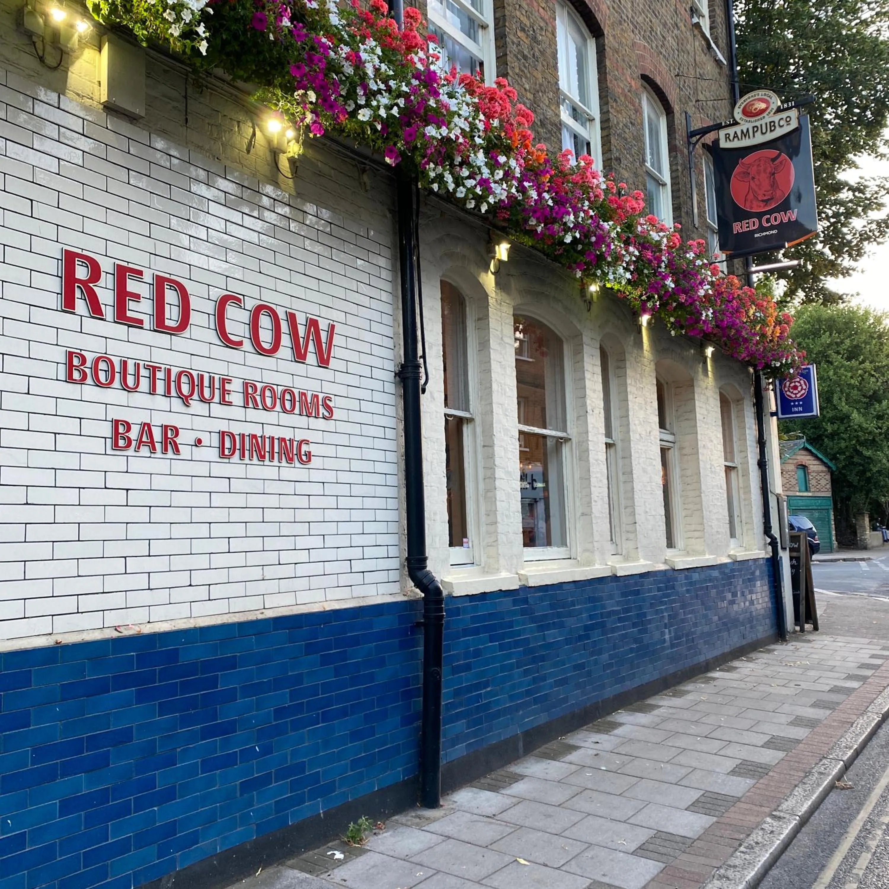 The Red Cow - Guest House