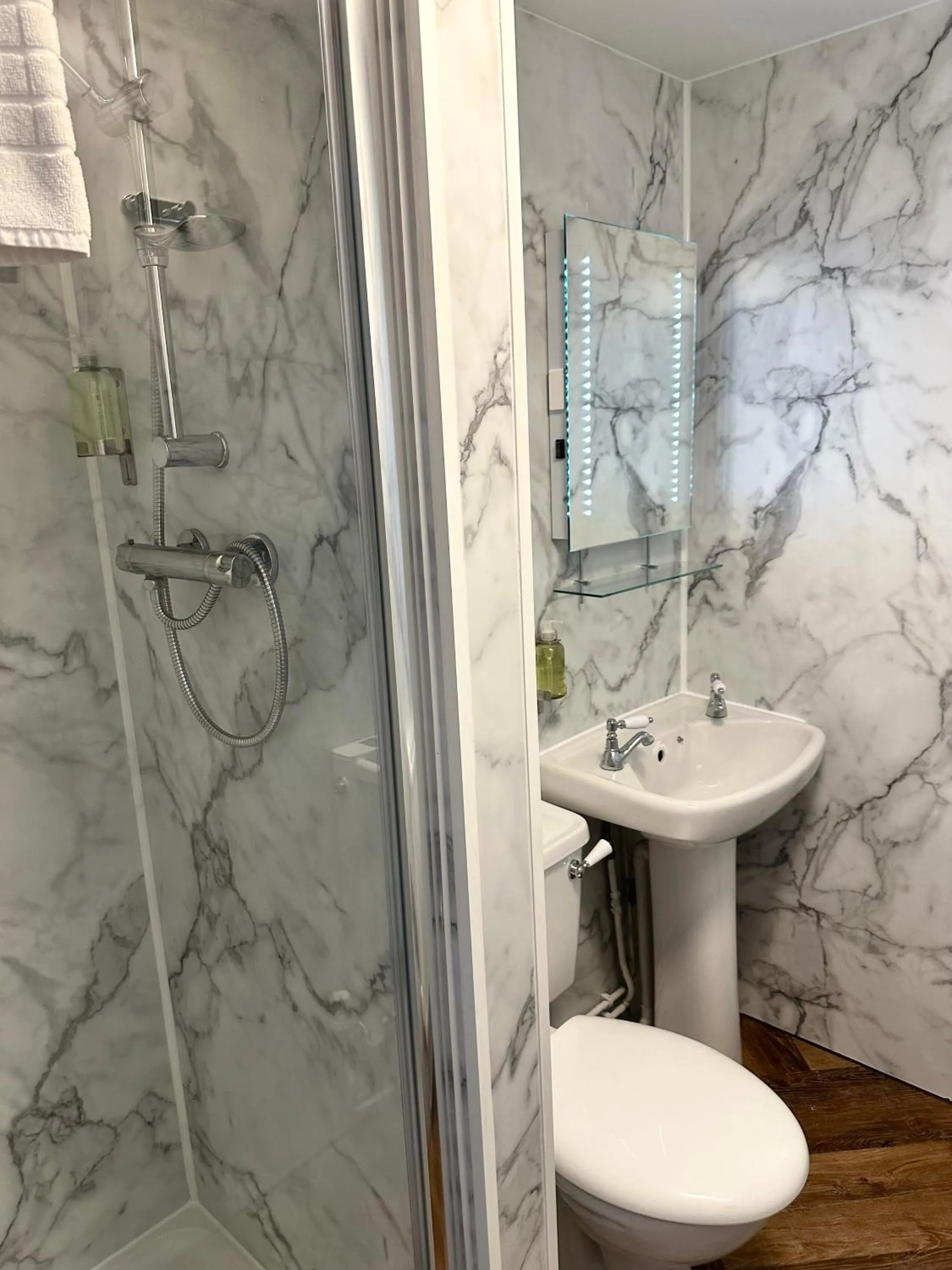 The Red Cow - Guest House