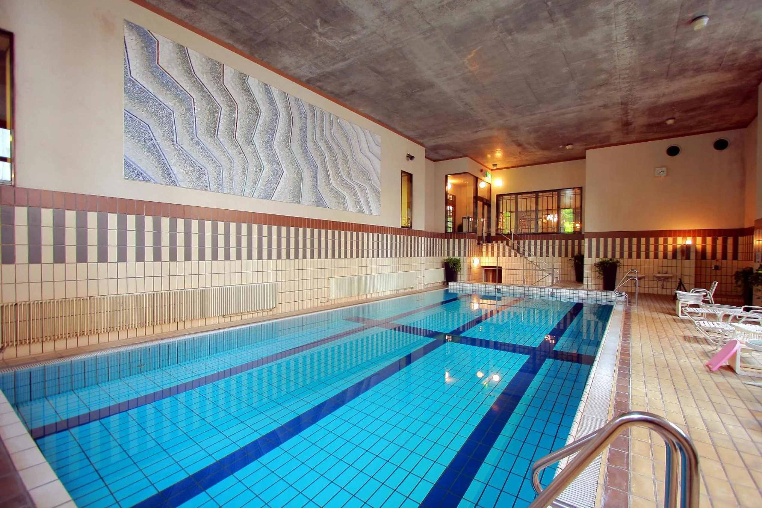 Swimming pool in Senjukaku