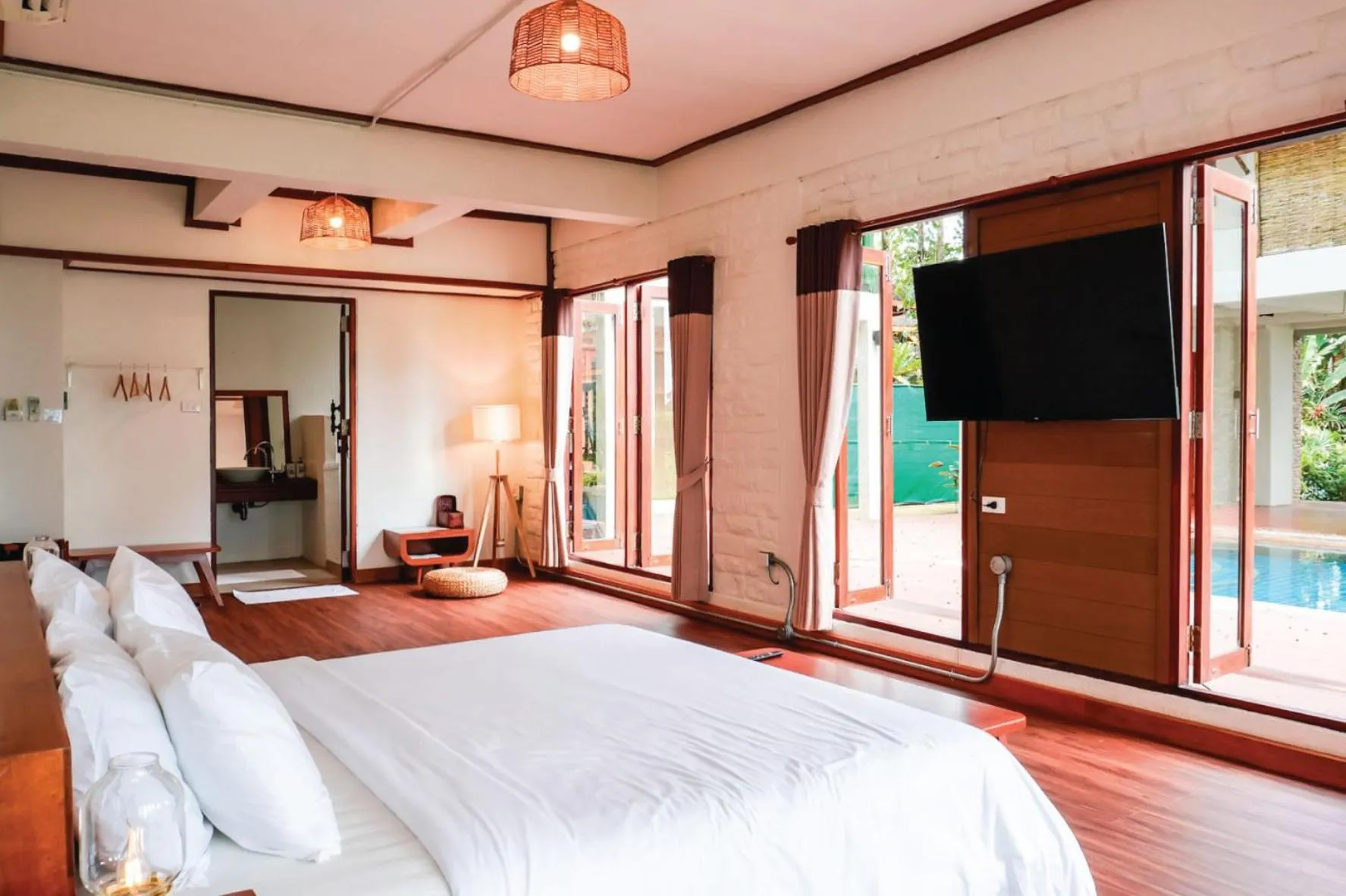 Bed in Peter Pan Resort @ Koh Kood