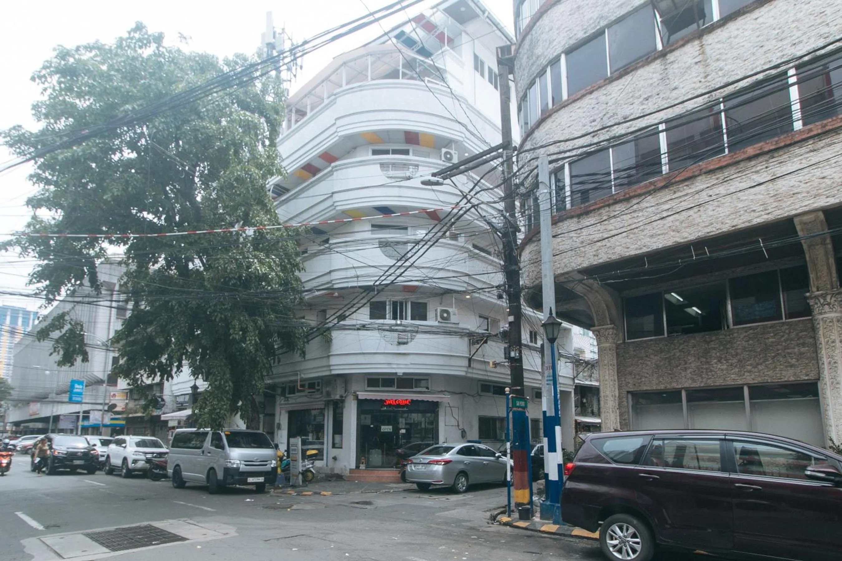 Property building in RedDoorz at Emperor Manila Boutique Hotel