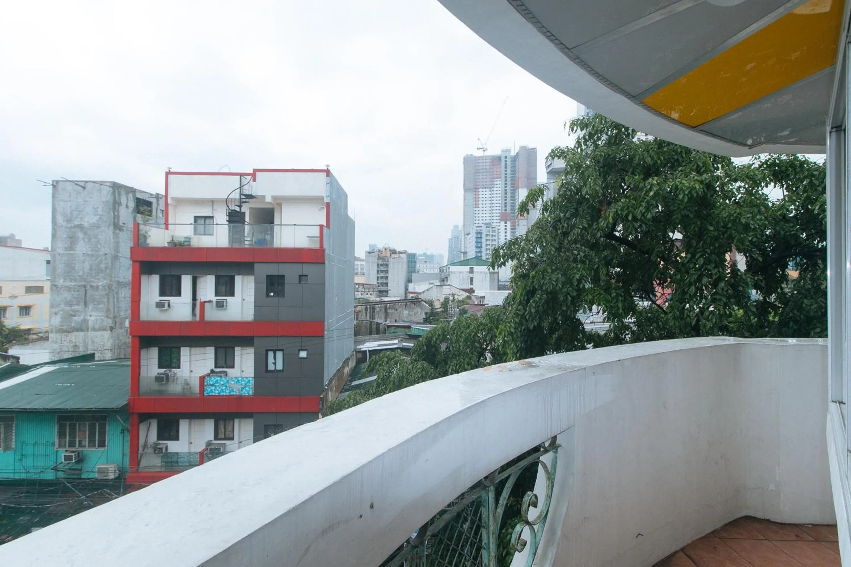 Balcony/Terrace in RedDoorz at Emperor Manila Boutique Hotel