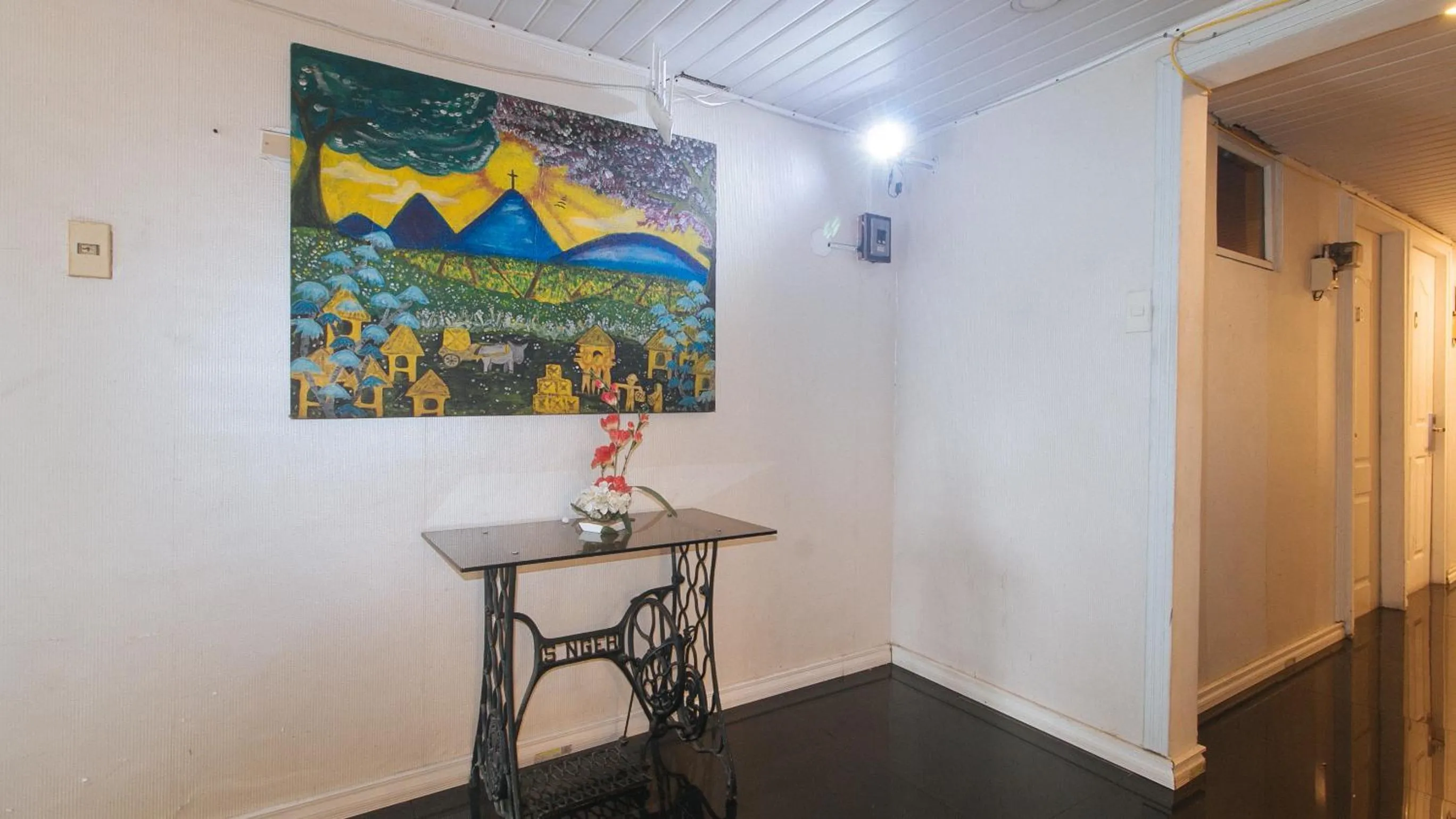 Decorative detail in RedDoorz at Emperor Manila Boutique Hotel