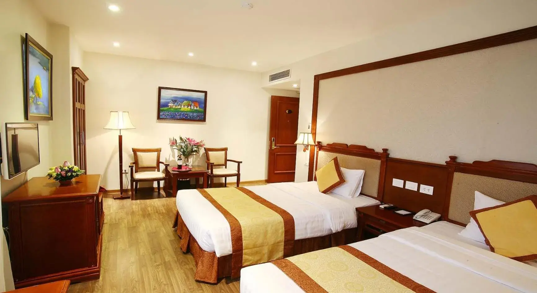 Deluxe Double or Twin Room with City View in Western Hanoi Hotel Deluxe Double or Twin Room with City View in Western Hanoi Hotel