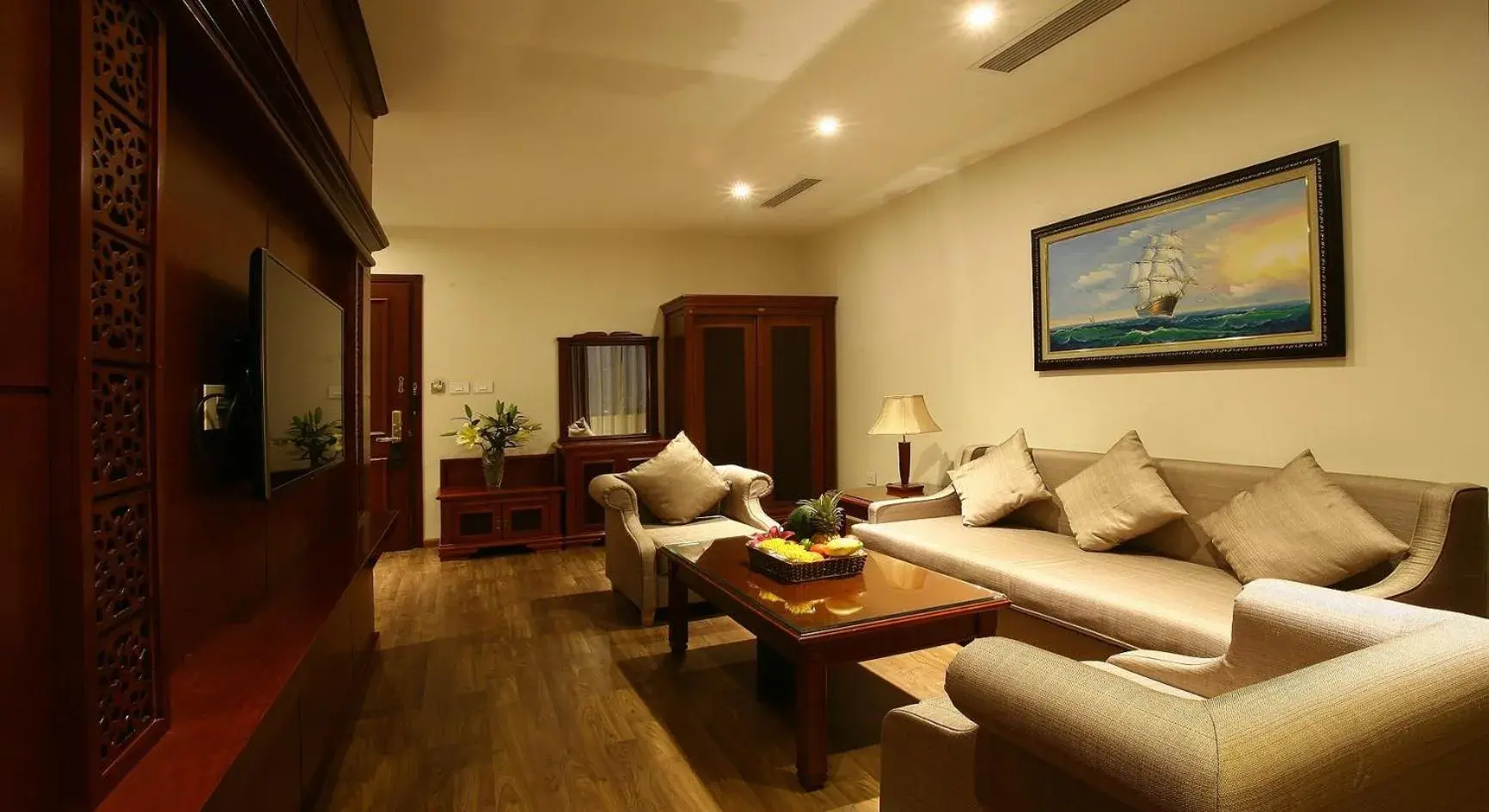 Suite with City View in Western Hanoi Hotel Suite with City View in Western Hanoi Hotel