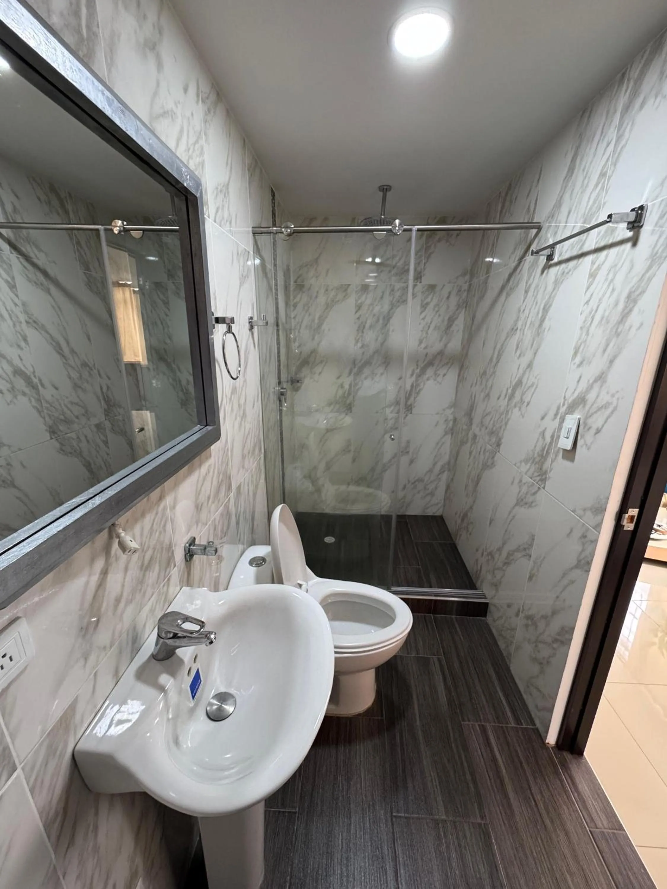 Shower in Hotel Catalina Plaza Pereira