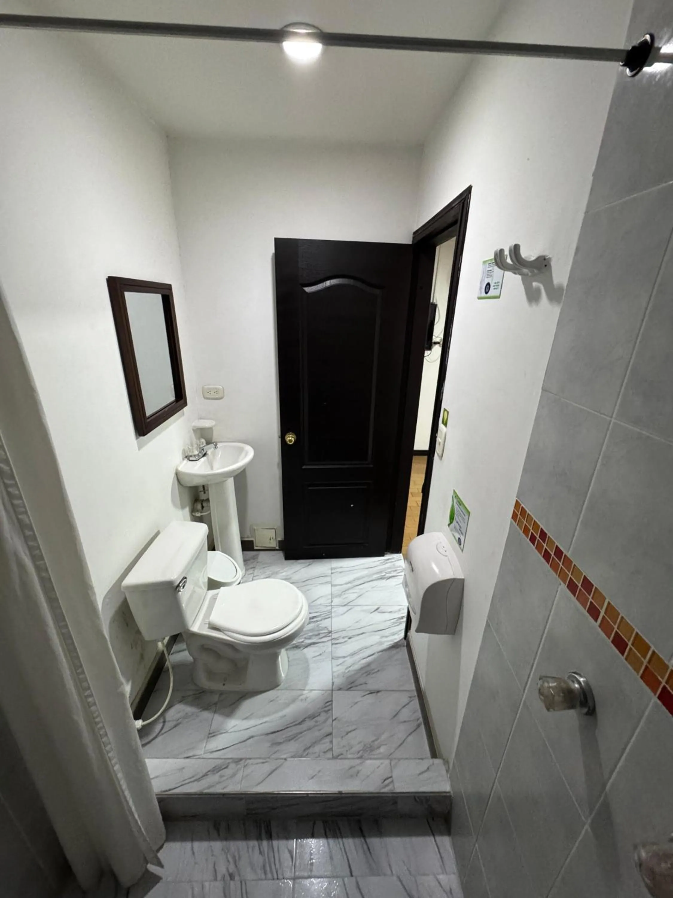 Shower in Hotel Catalina Plaza Pereira