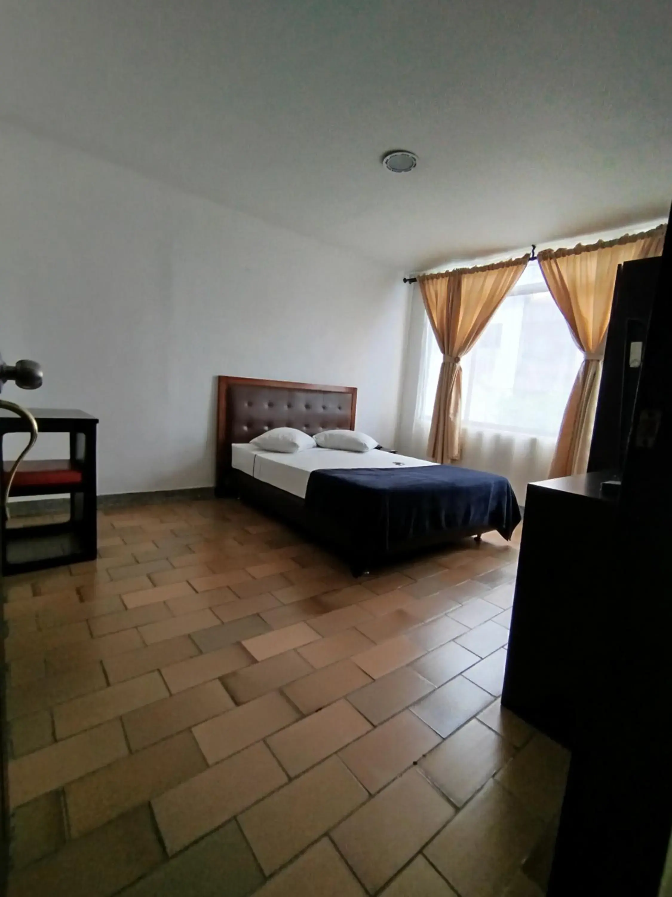 Double Room - single occupancy in Hotel Catalina Plaza Pereira Double Room - single occupancy in Hotel Catalina Plaza Pereira