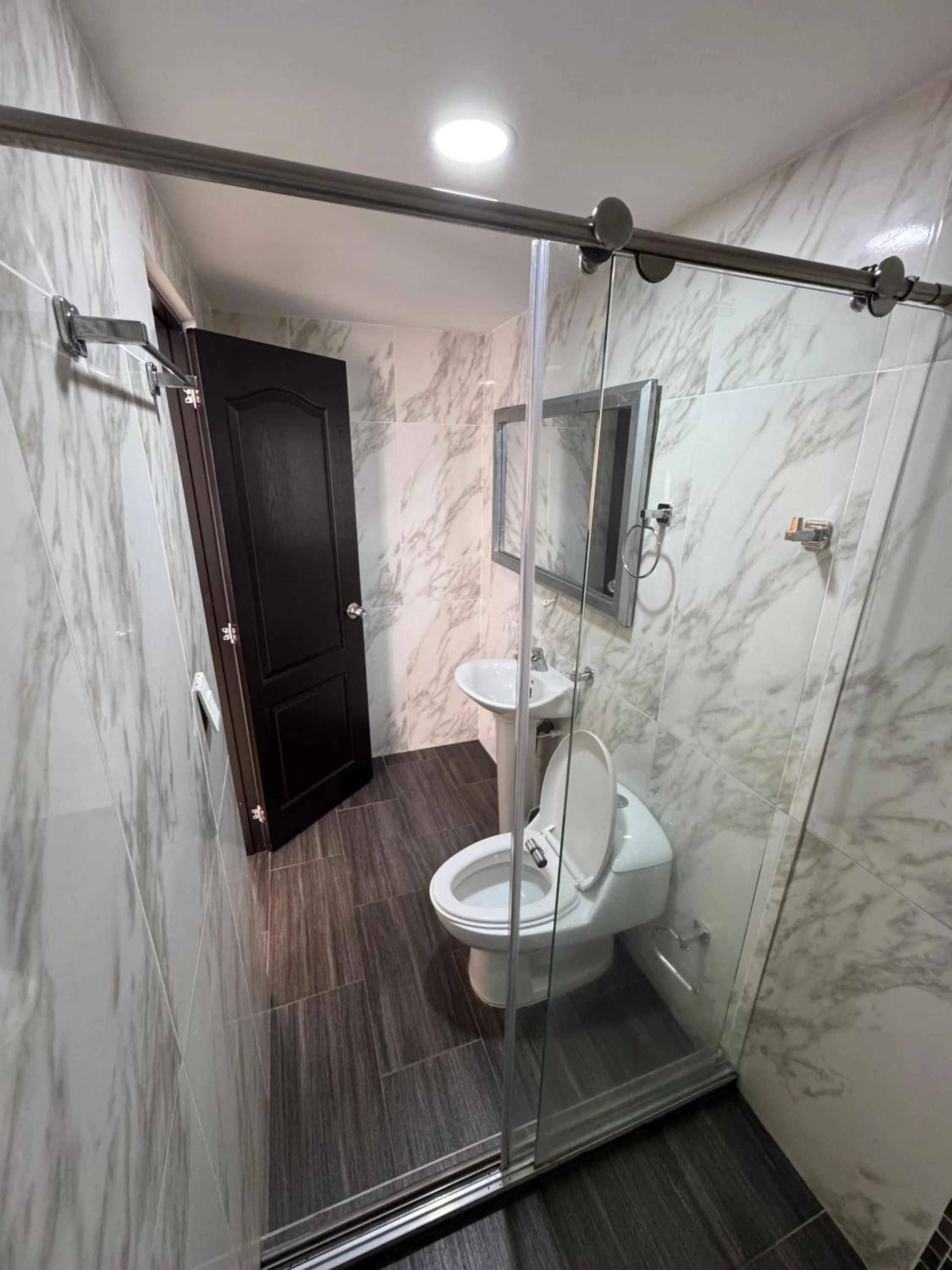 Shower in Hotel Catalina Plaza Pereira