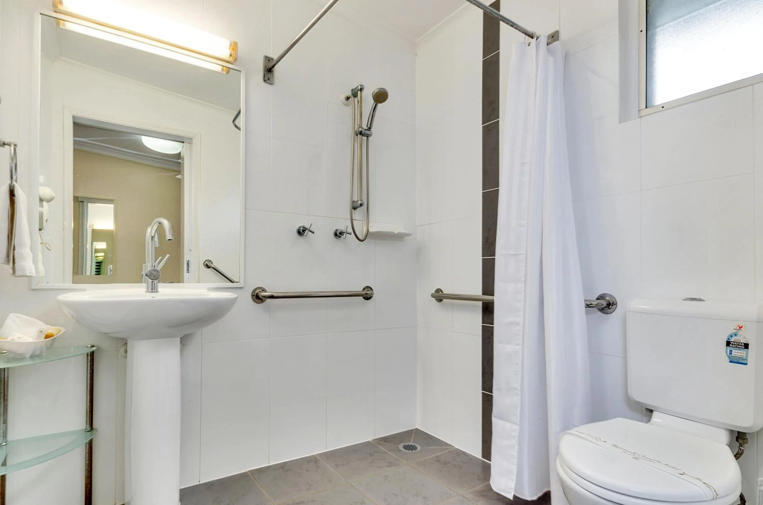 Bathroom in Jackie Howe Motel