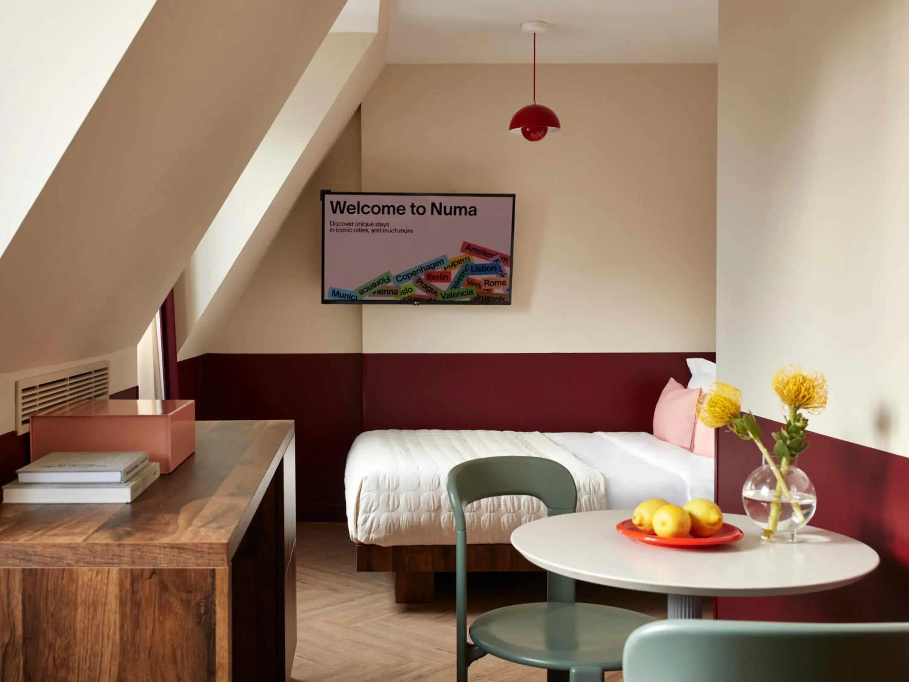 Large Studio with Kitchenette - Accessible in Numa Paris Champs-Élysées Large Studio with Kitchenette - Accessible in Numa Paris Champs-Élysées