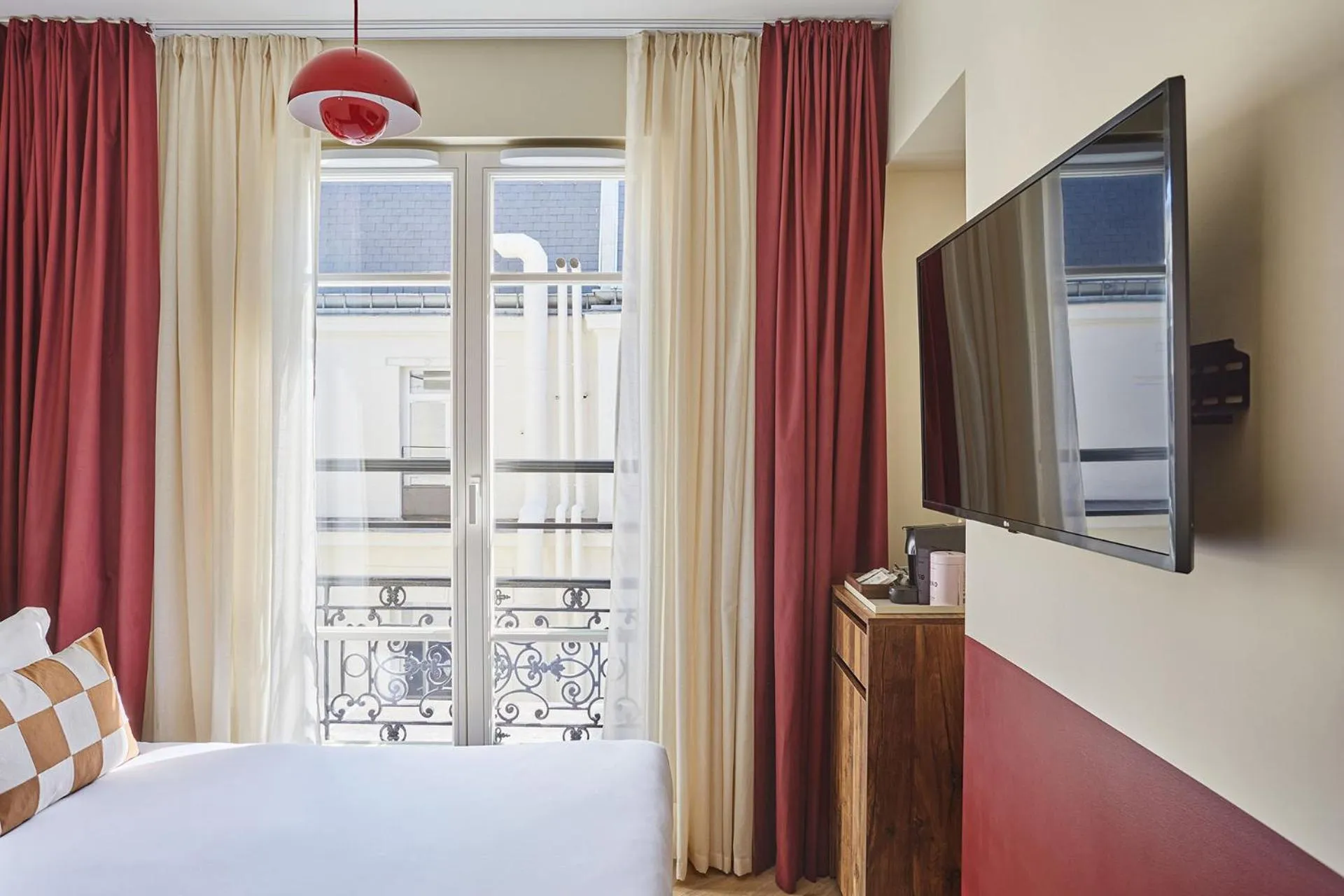 Bed in Numa Paris Champs-Élysées