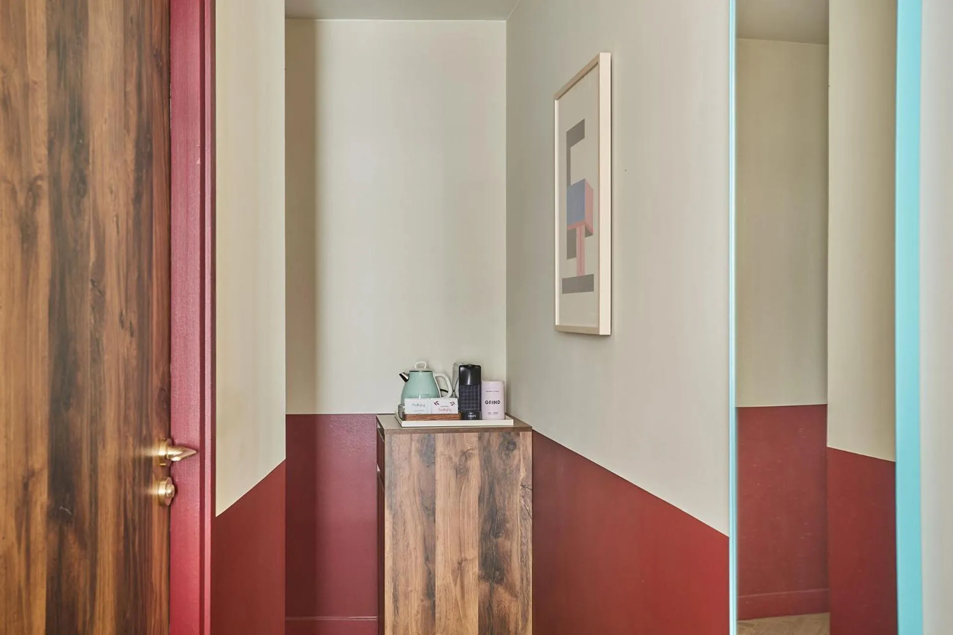 Coffee/tea facilities in Numa Paris Champs-Élysées